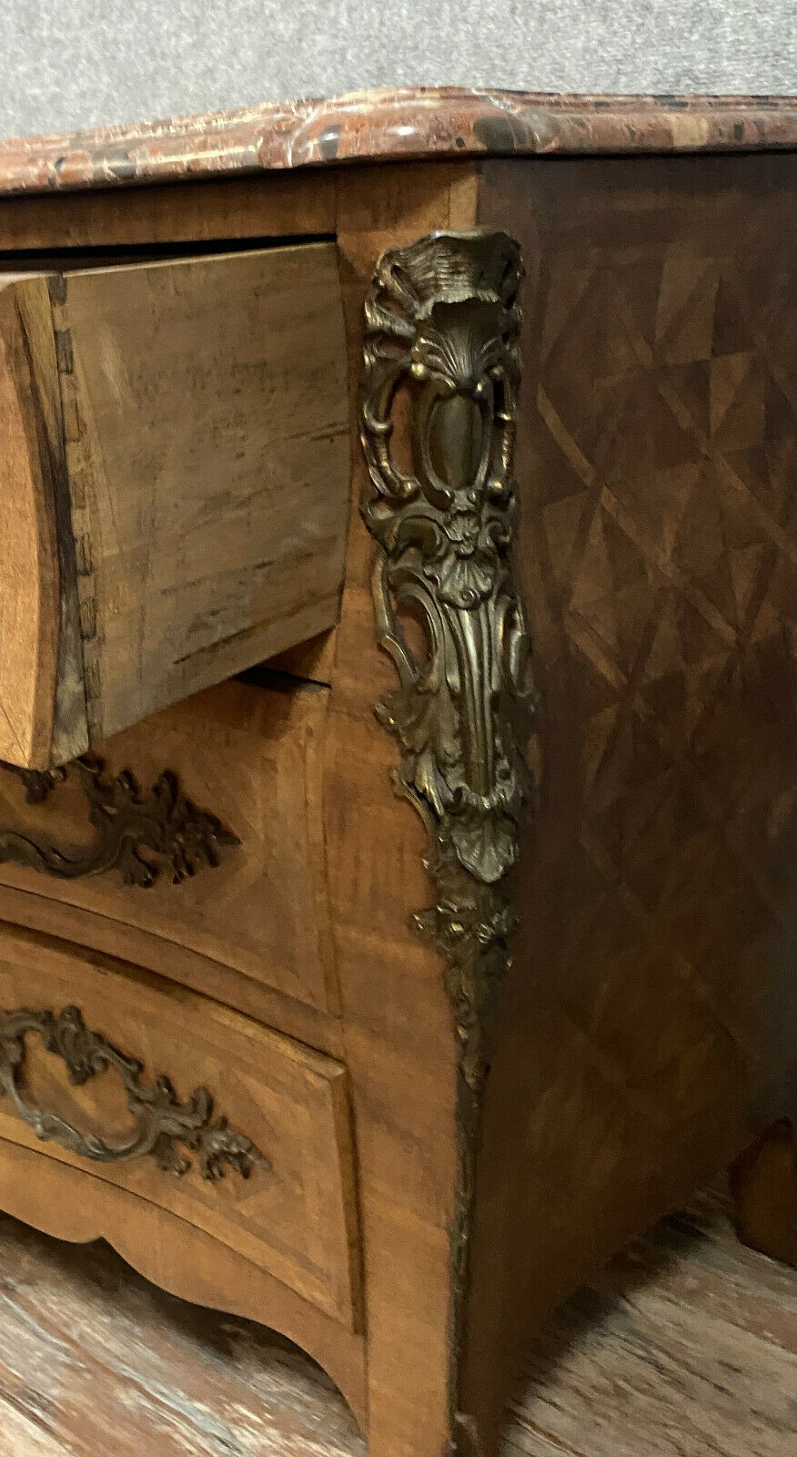 Convenient tomb Louis XV in precious wood marquetry around 1880