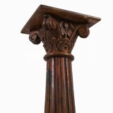 Colonne ou piédestal corinthien en bois sculpté antique, France vers 1890