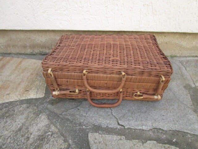 Valise ancienne en osier