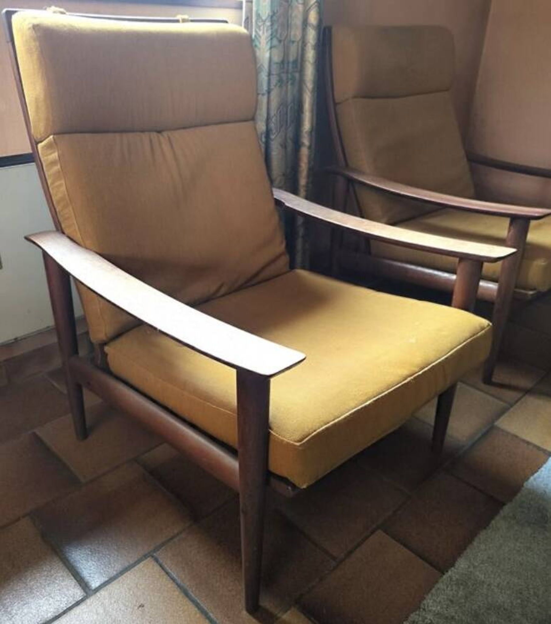 Scandinavian armchair with yellow cushions, original from the 1950s/60s.