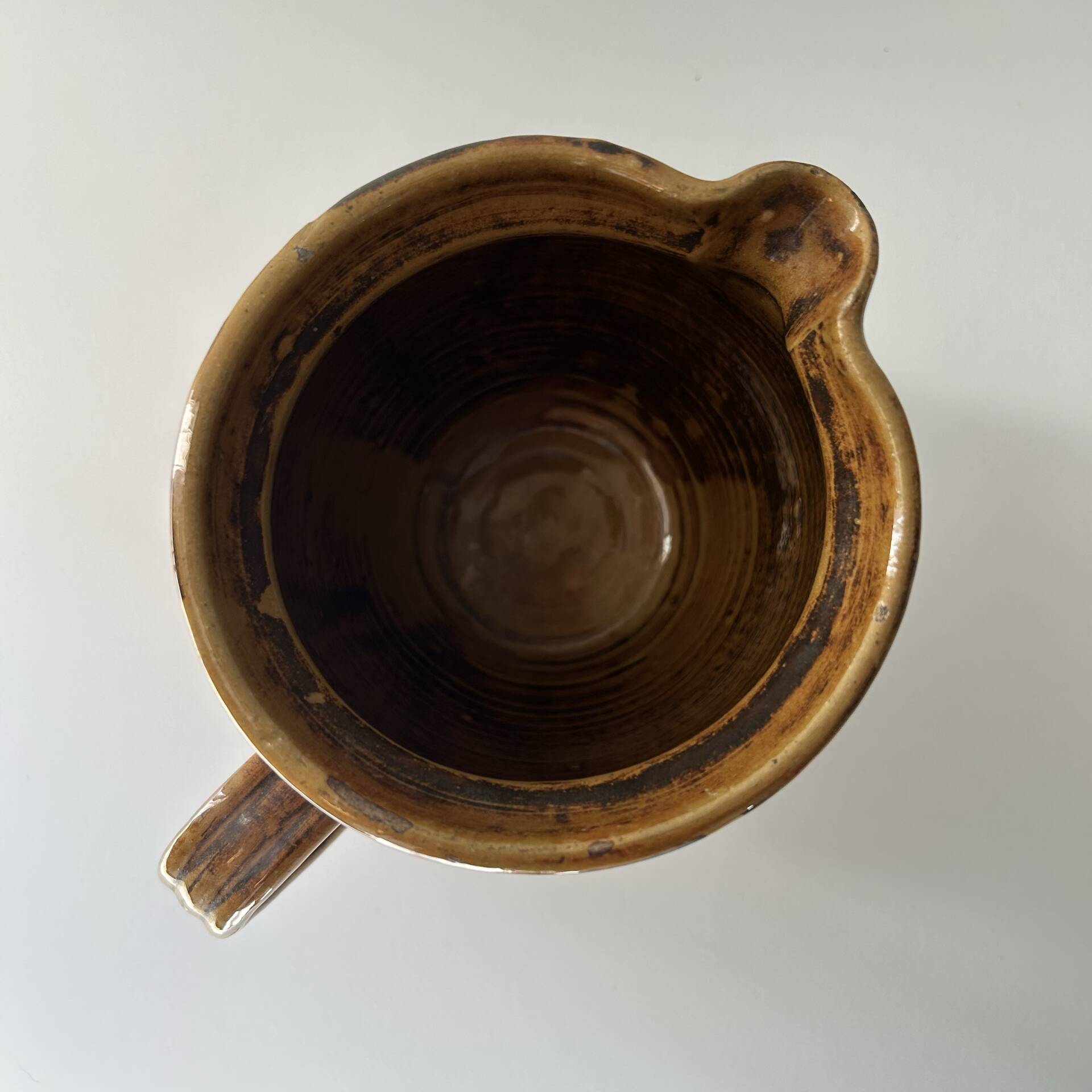 Provençal pitcher with floral decoration