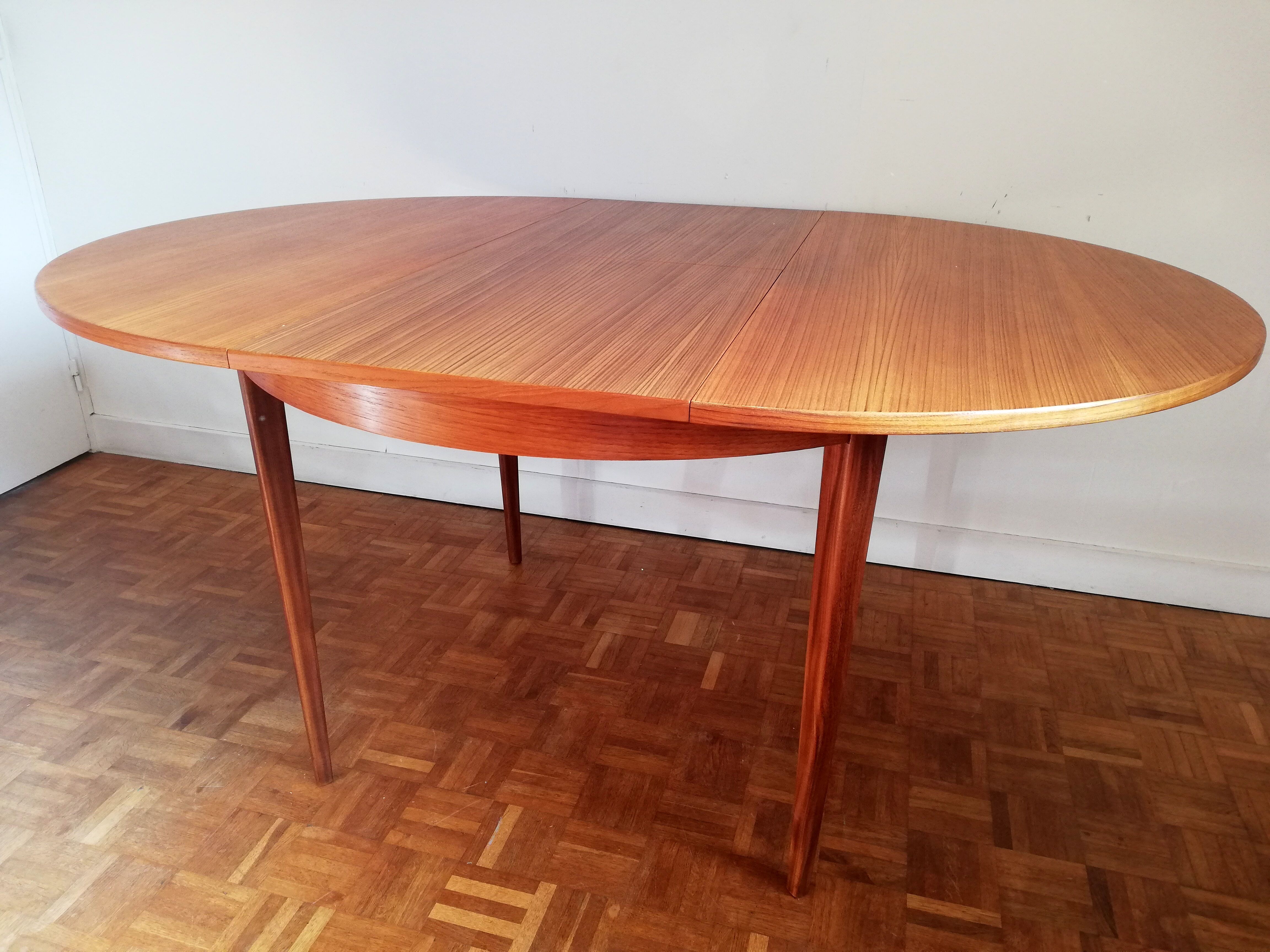 Scandinavian extendable renovated round table