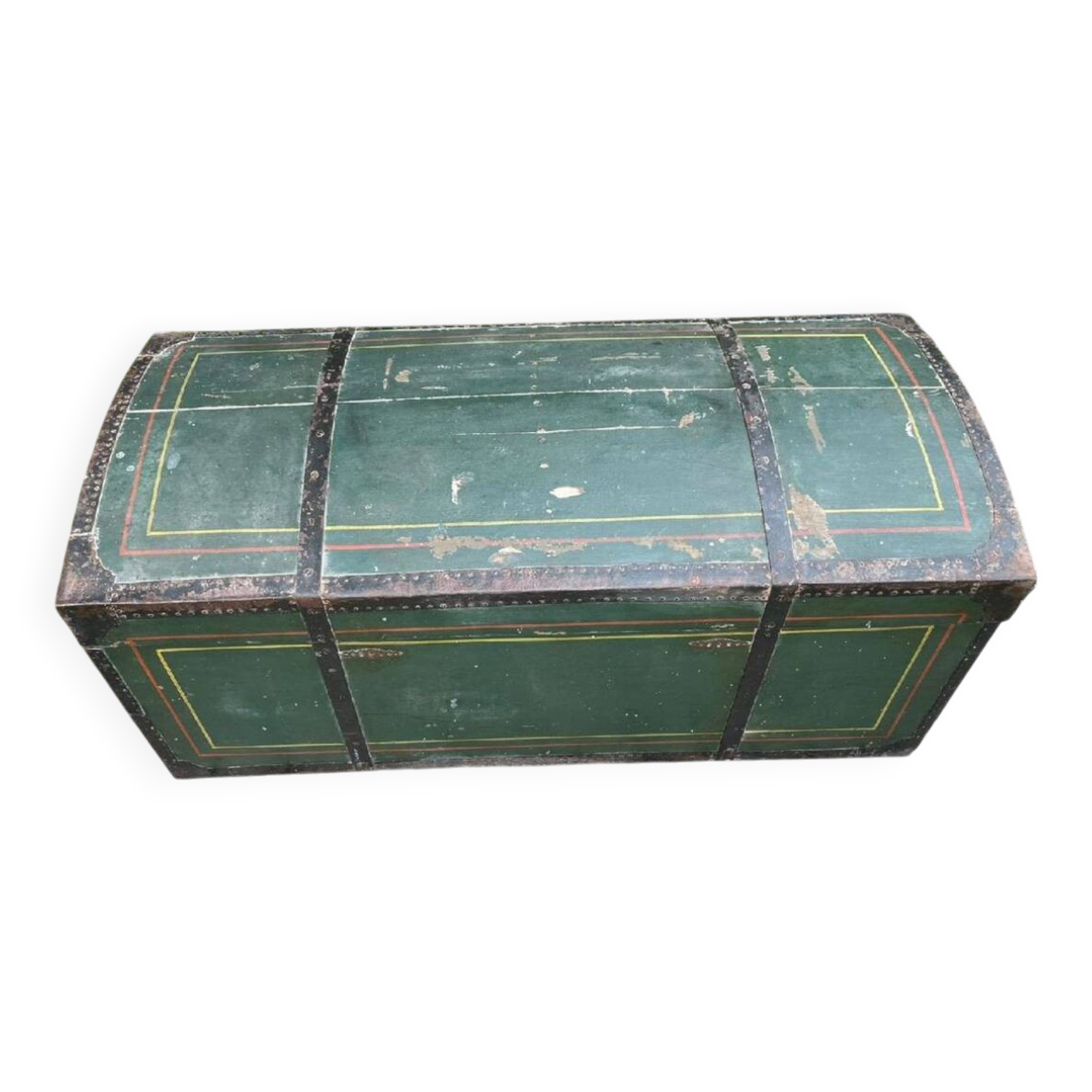 Vintage trunk from the early 19th century