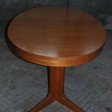 Baumann oval expandable table