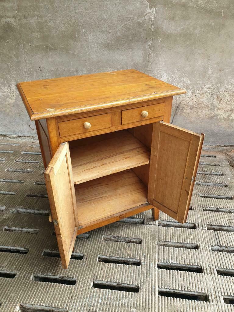 Commode en chêne coffre de tiroirs