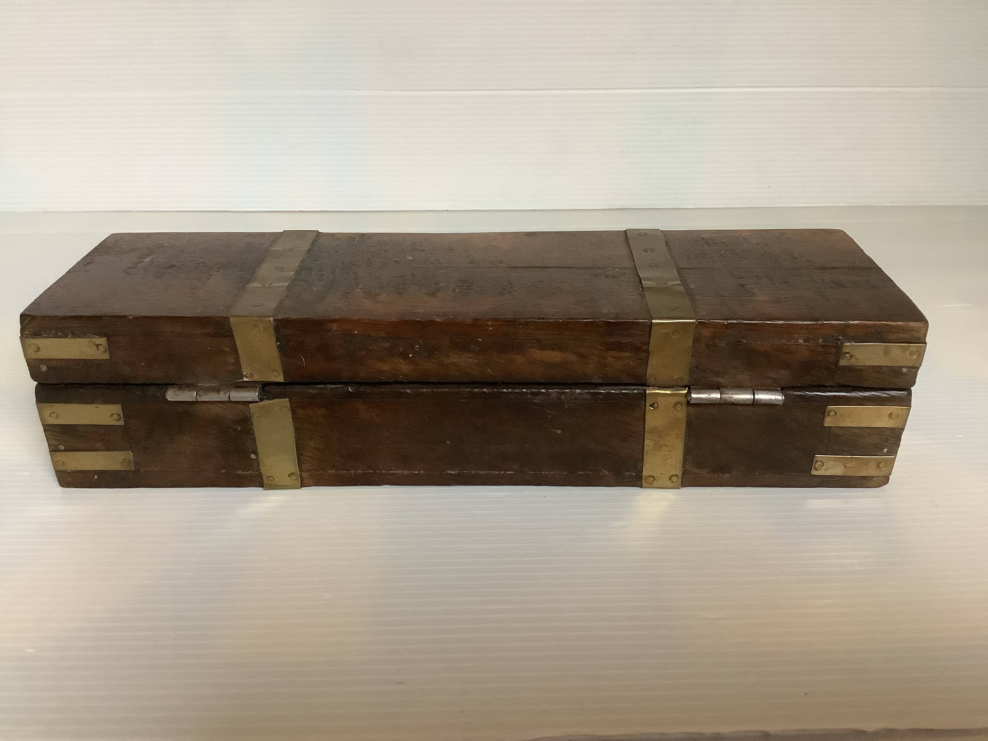 Boîte plumier en bois et laiton
