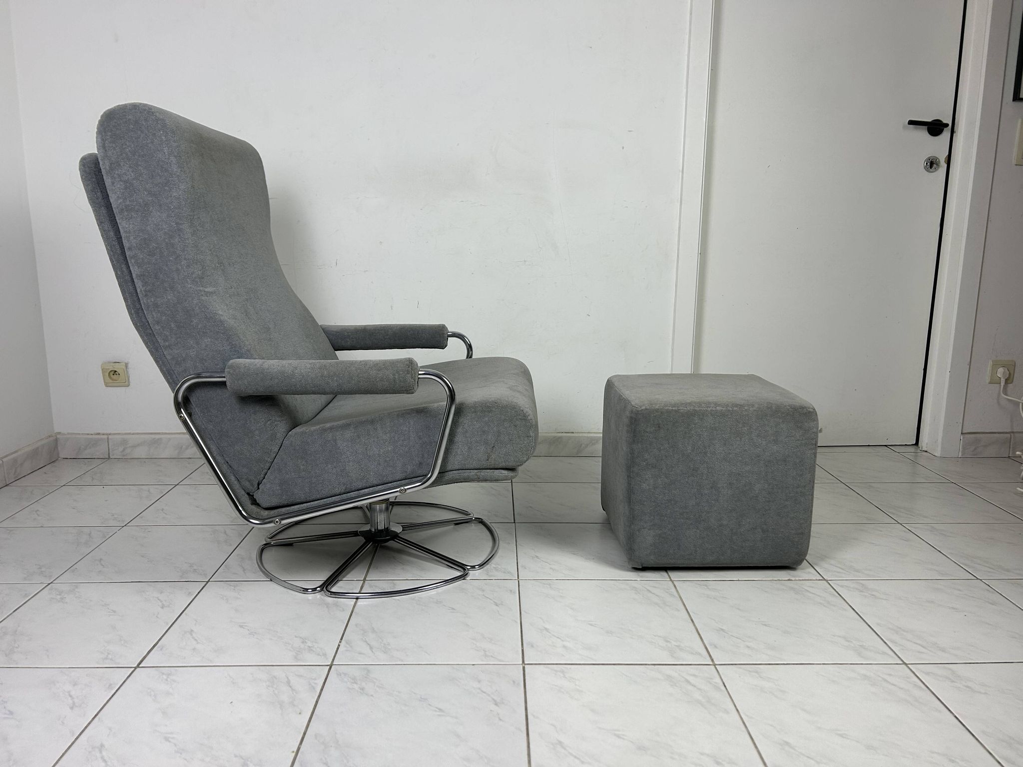 Vintage Gelderland swivel armchair with ottoman Jan des Bouvrie