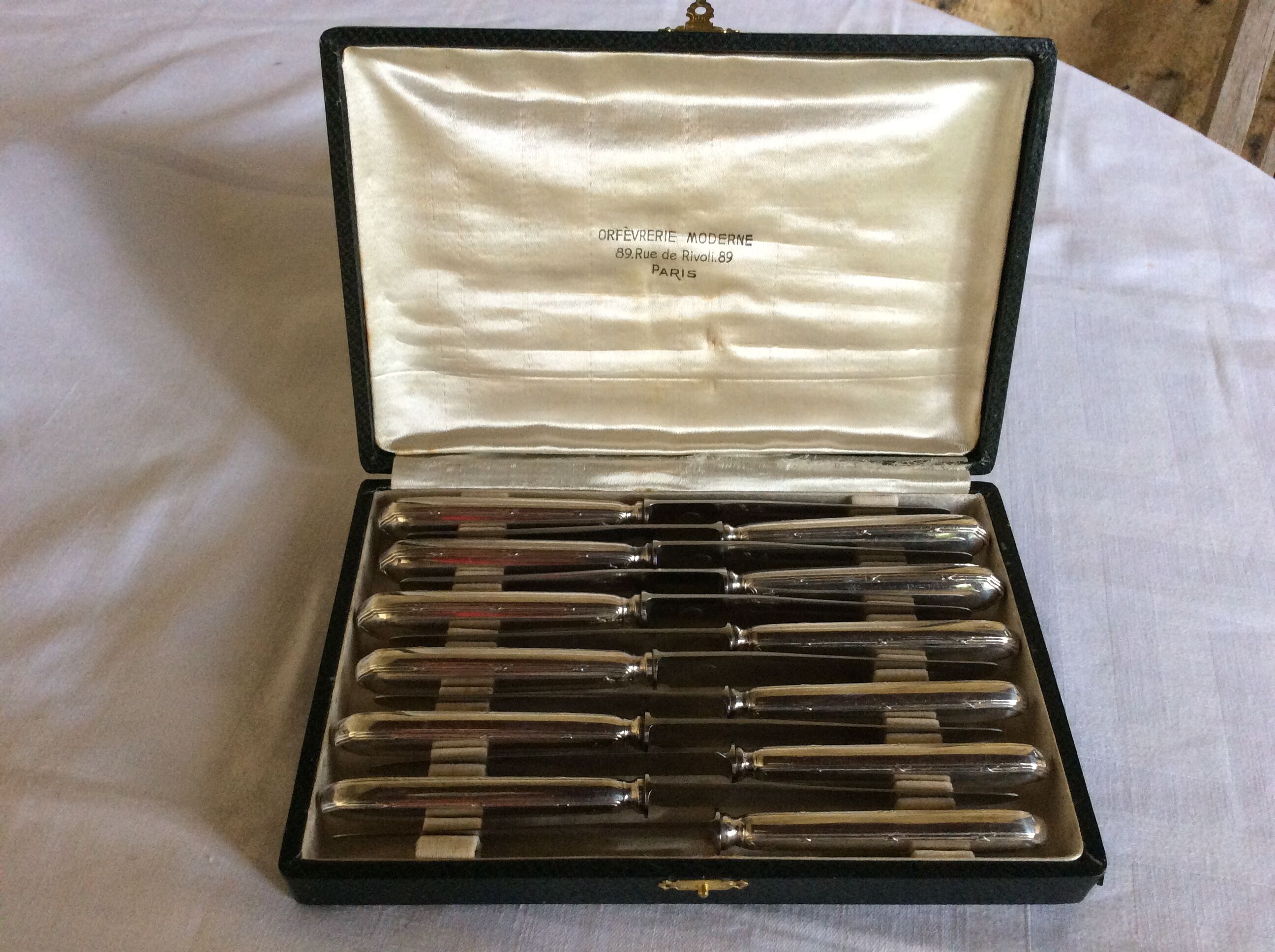 12 entremet knives, silver metal, cross ribbons