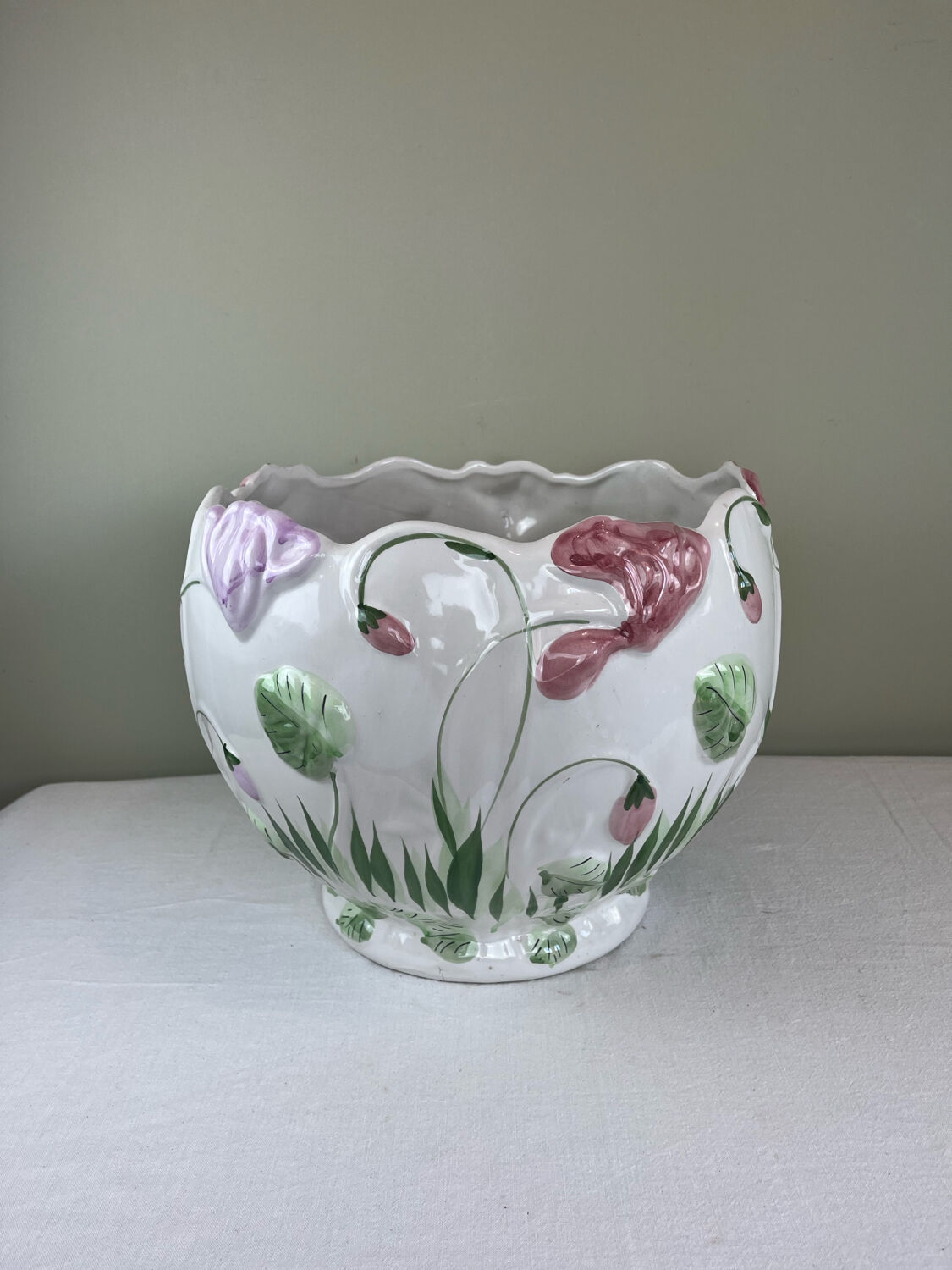 Important glazed ceramic cache pot