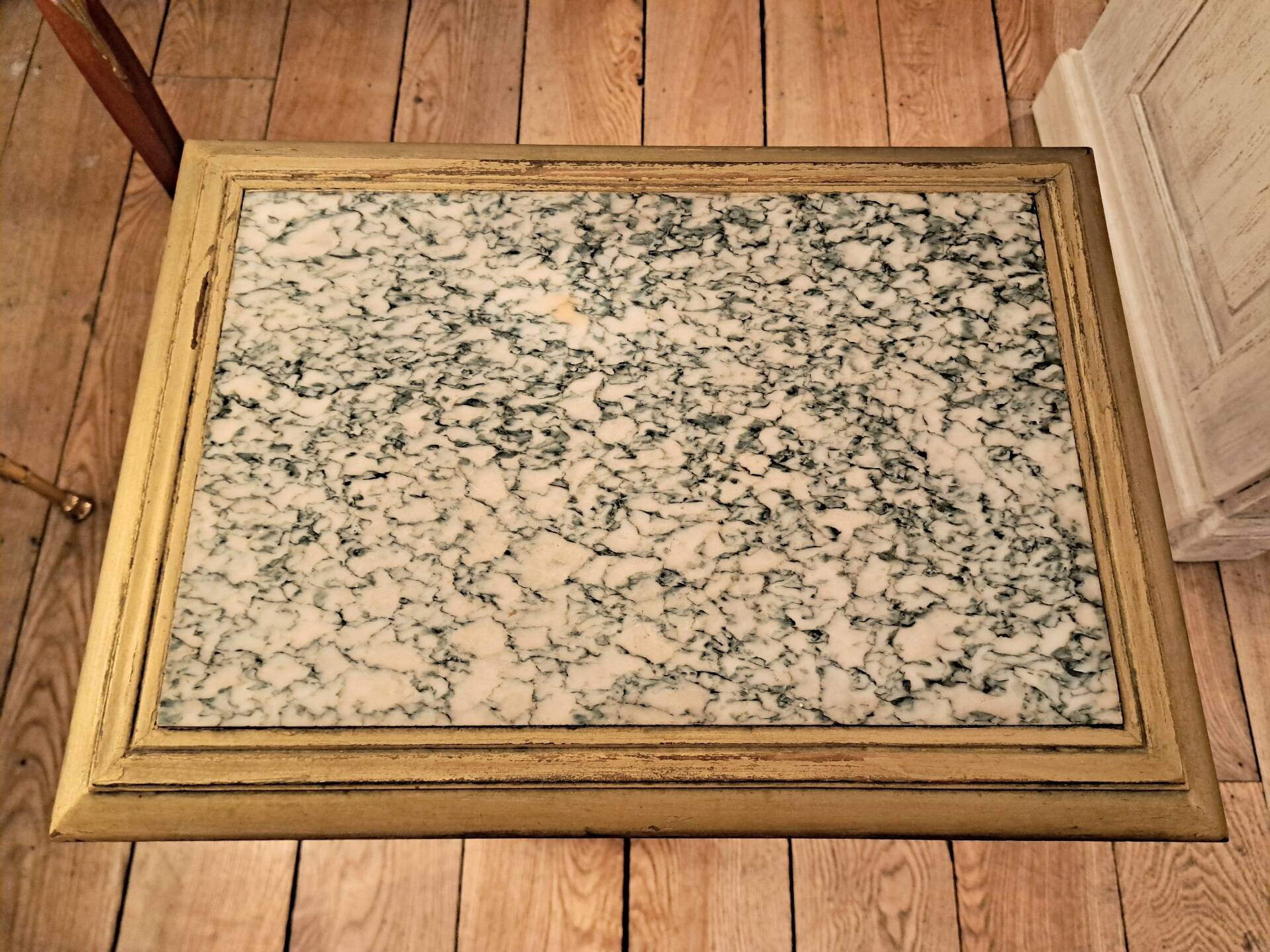 Table de salon style Louis XVI en bois peint