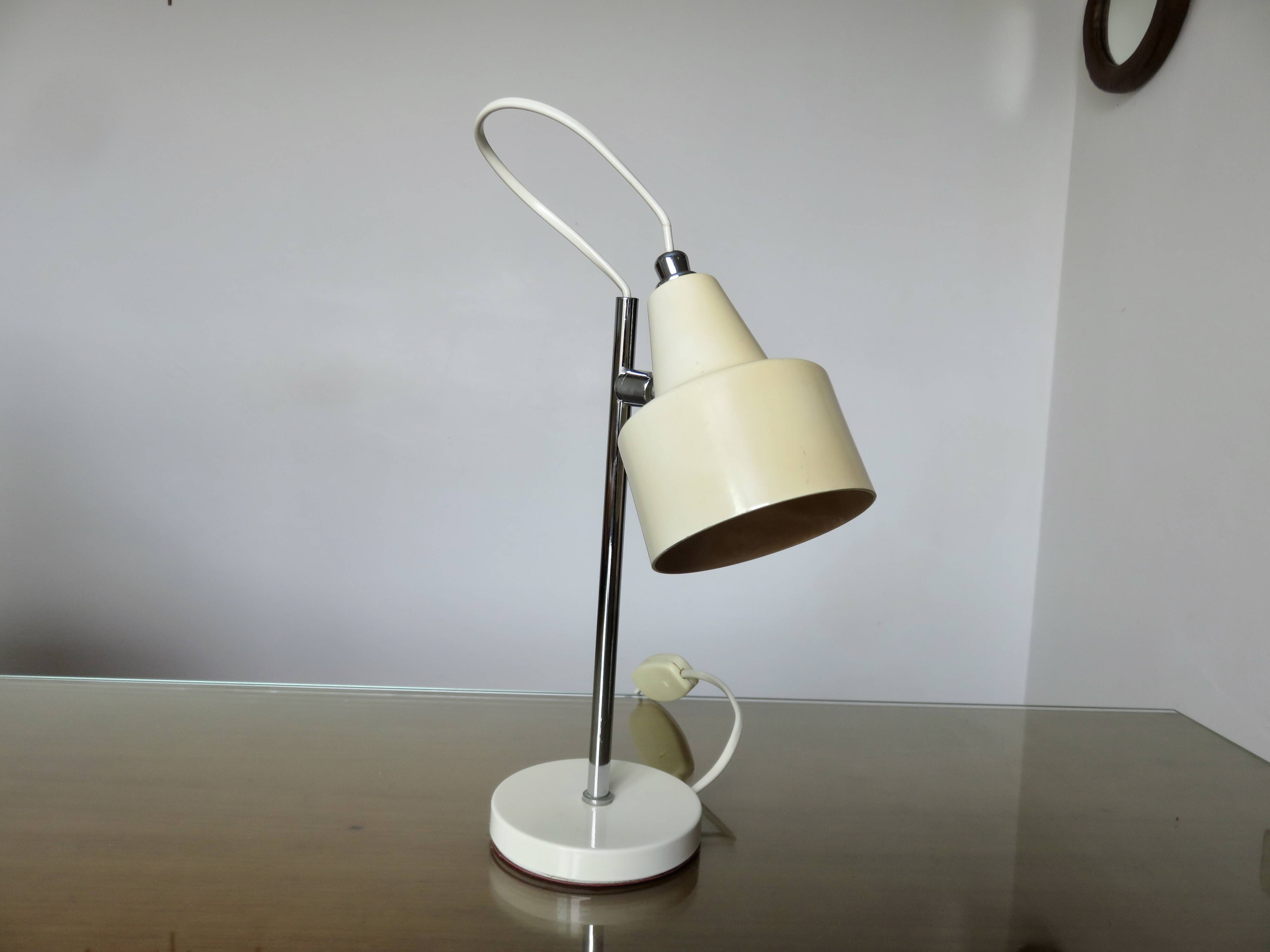 Small Italian lamp with a ball joint, chrome metal and lacquered metal, 60s 70s.