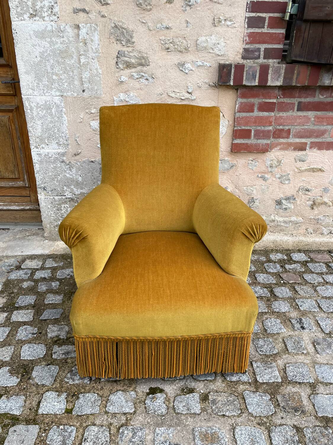Mustard yellow velvet toad armchair with fringes