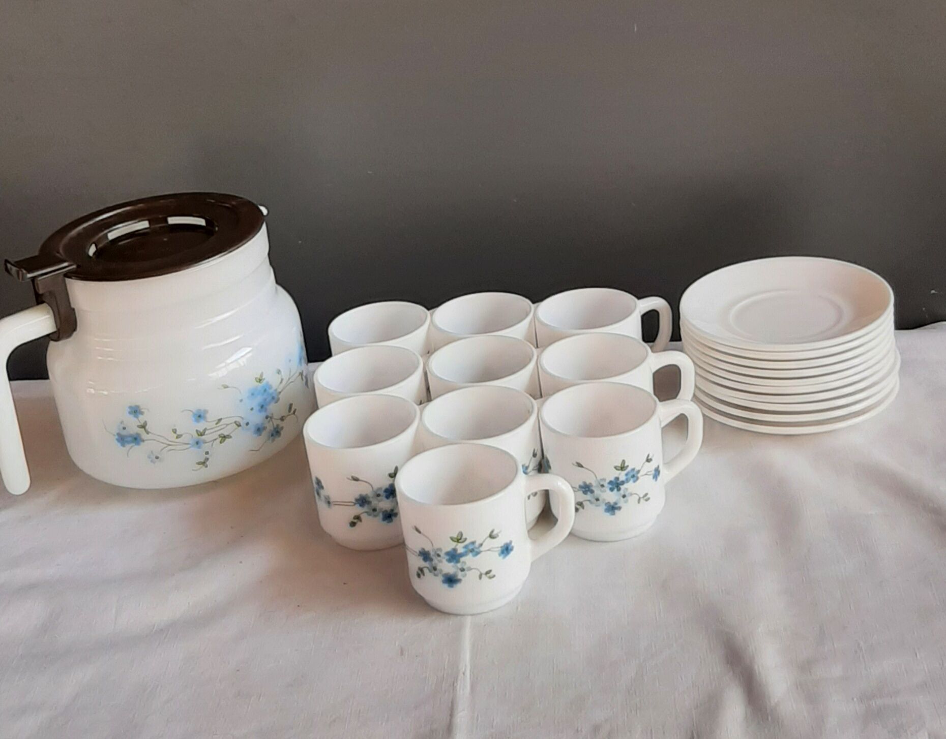 Coffee pot and forget-me-not cups