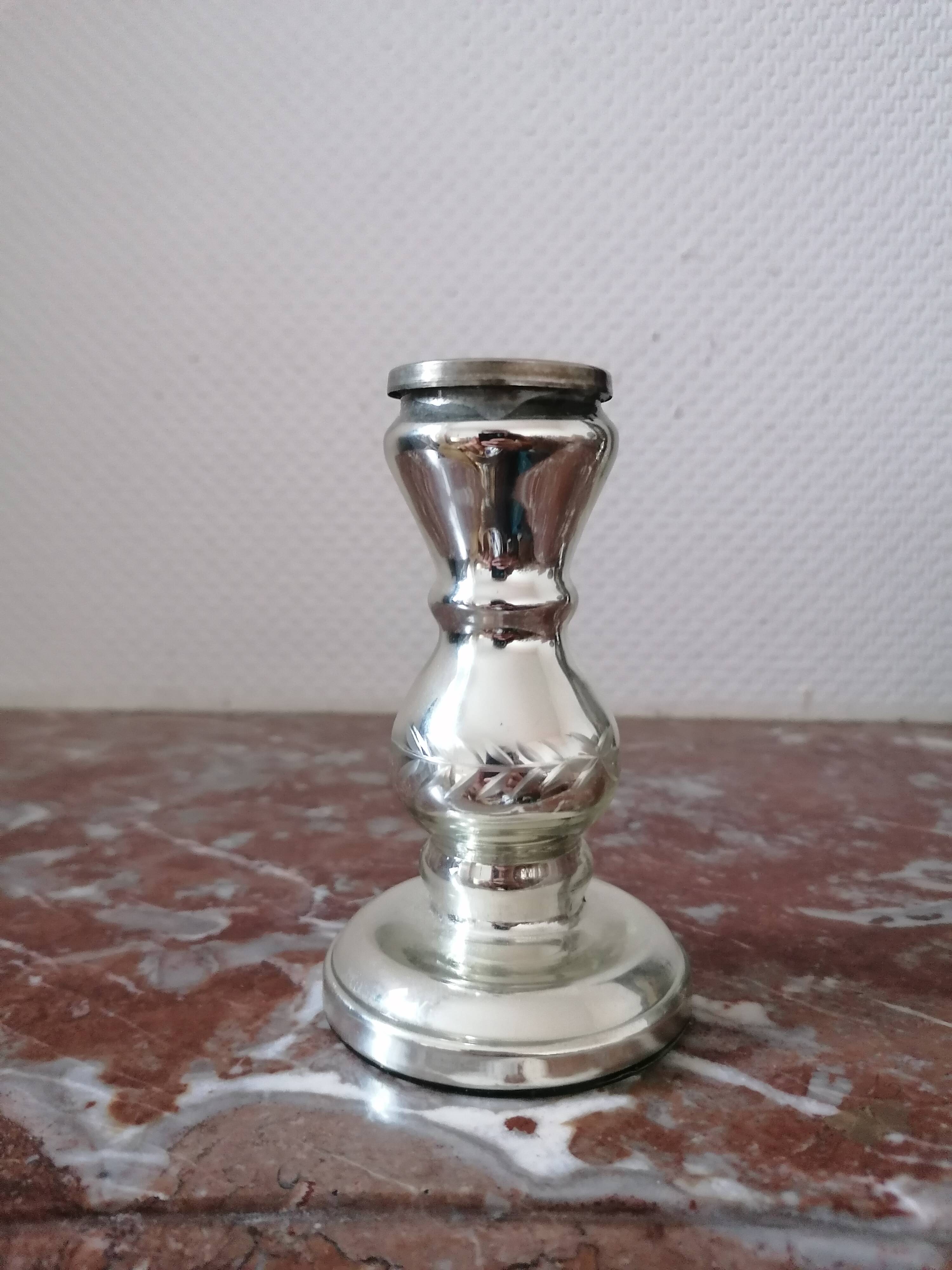 Paire de bougeoirs en verre églomisé
