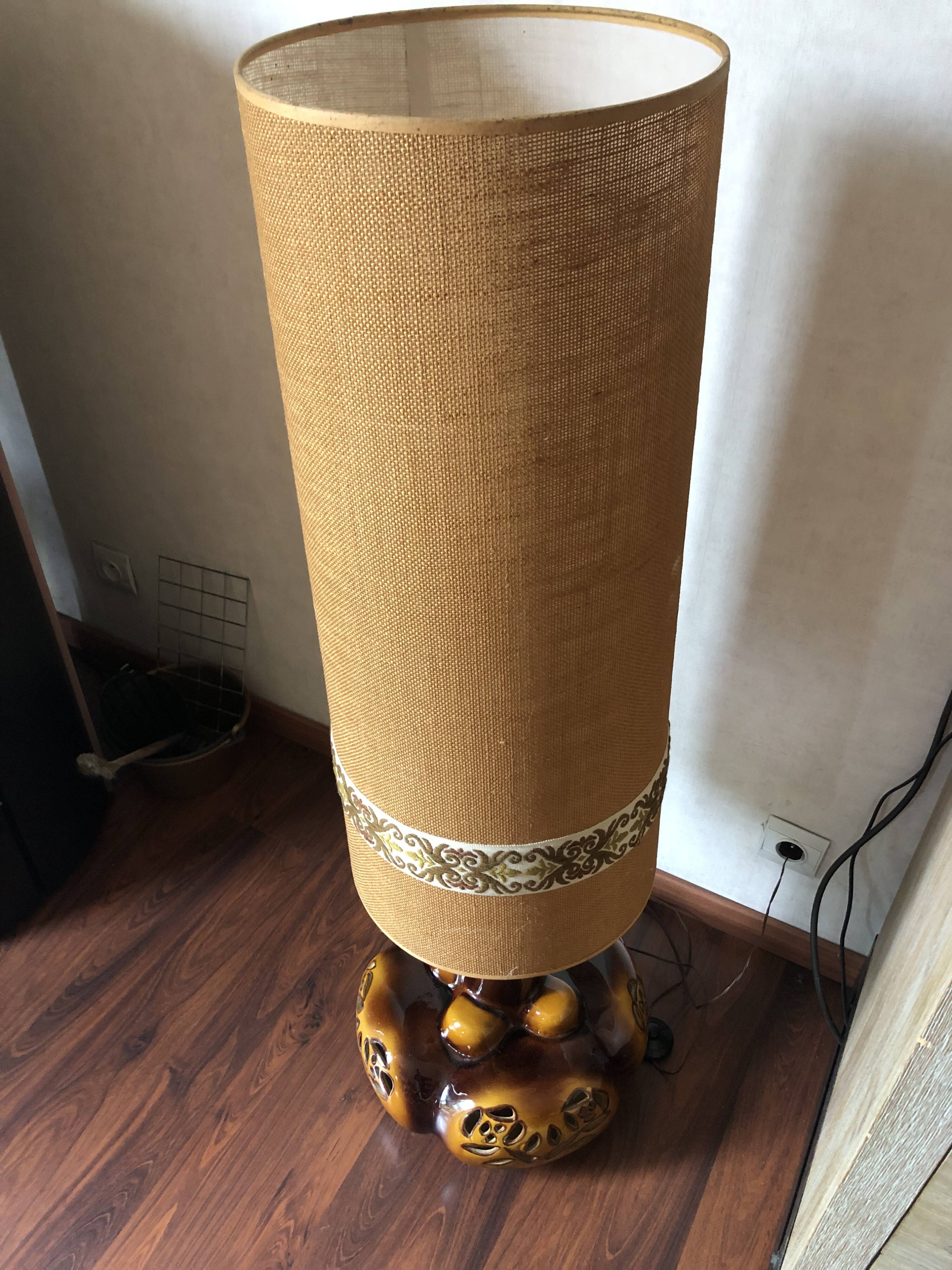 Large vintage ceramic table lamp with rose pattern.