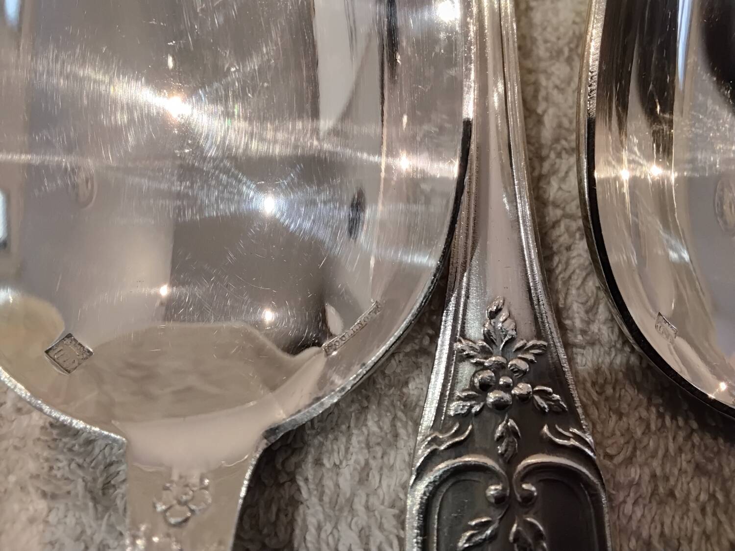 12 silver-plated metal soup spoons by the silversmith Boulenger LXV, half-rich.