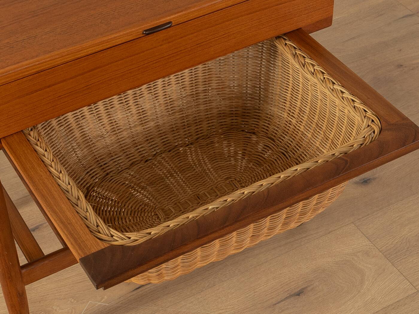 R101 Sewing box, Ejvind A. Johansson