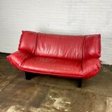 Leolux Tango sofa in cherry red color