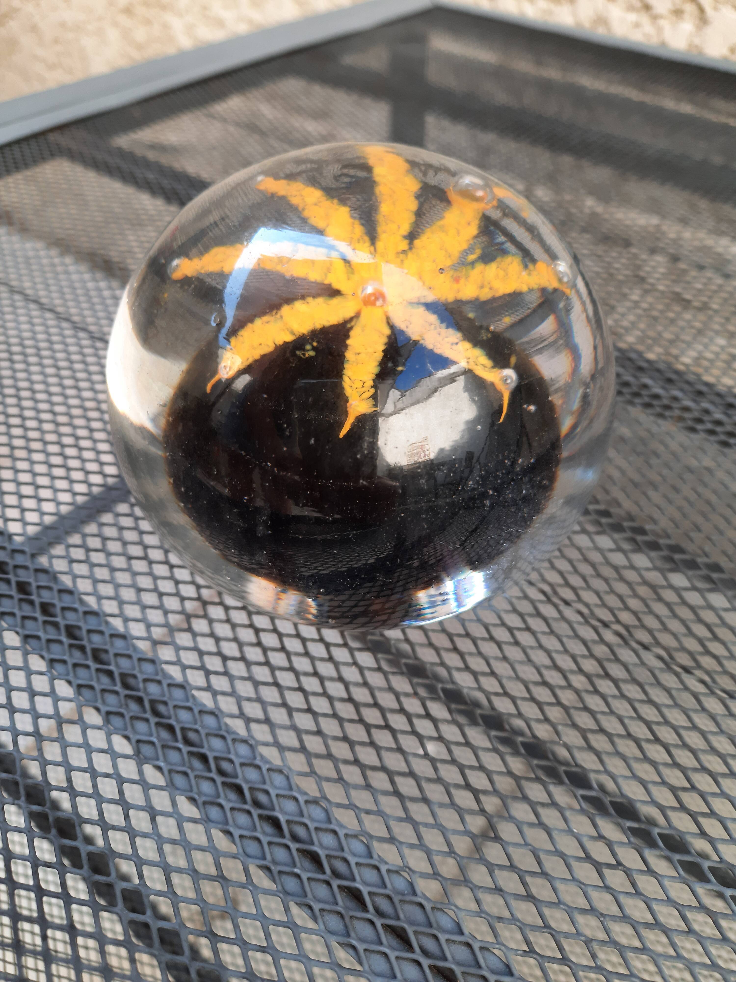 Sulfide-paper press made of glass, black & yellow, star décor.