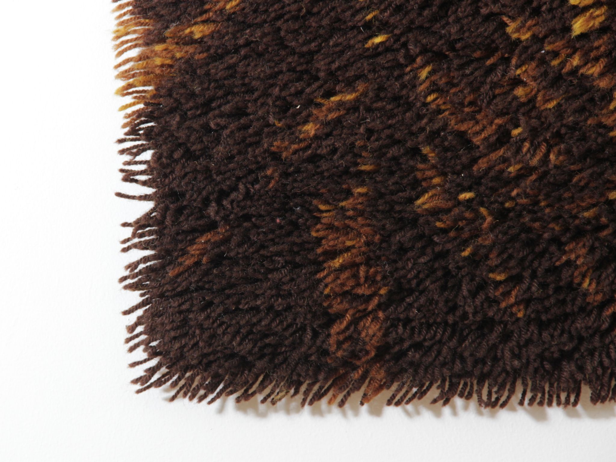 Rya Scandinavian carpet in virgin wool with orange and maroon motifs