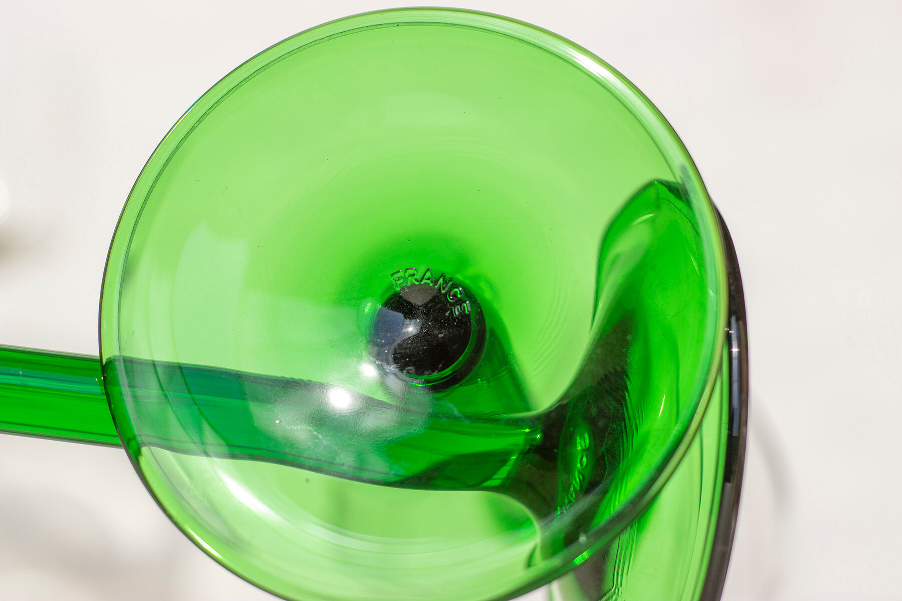 4 verres à vin à pied vert