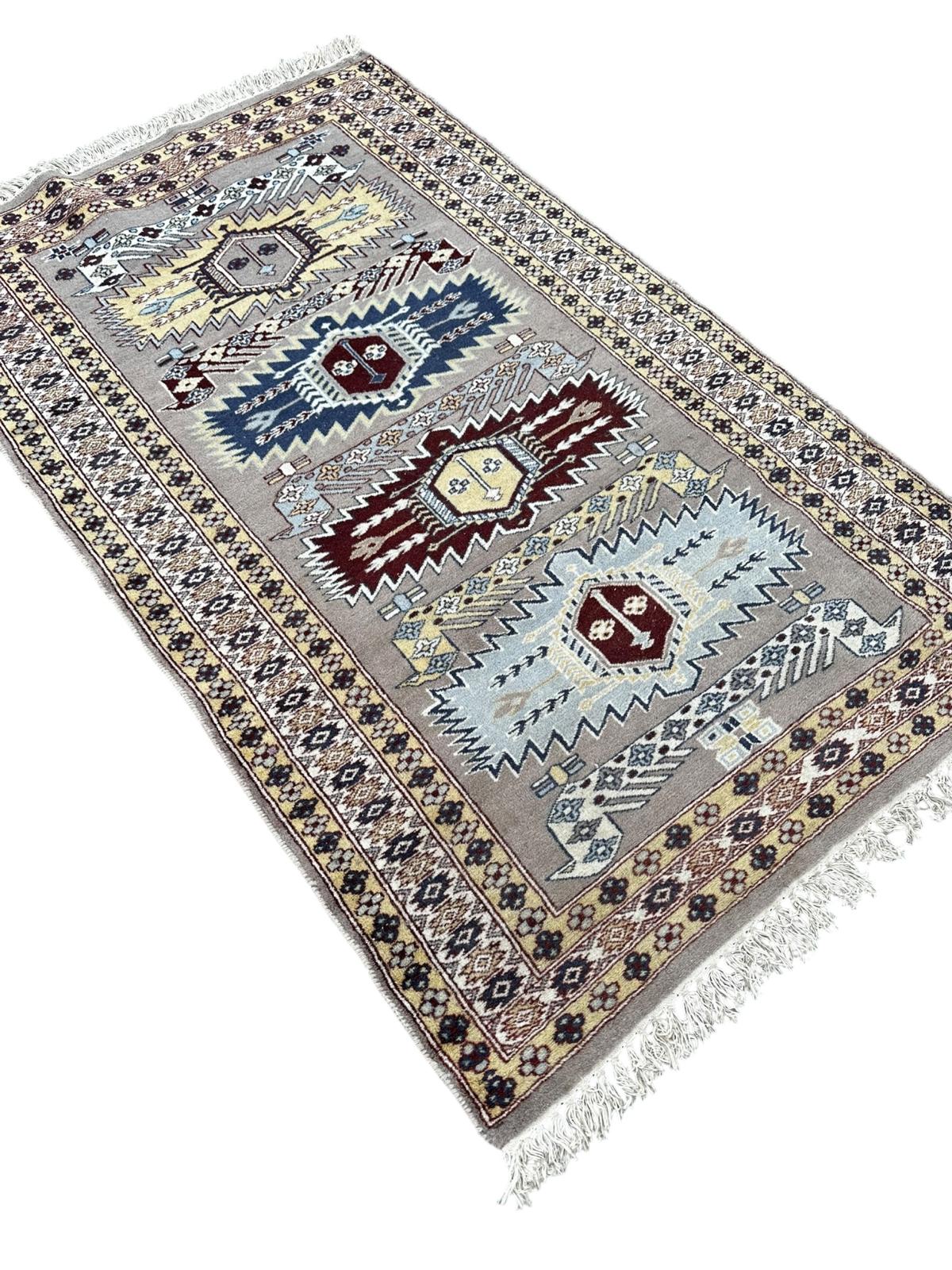 Handmade Persian rug 160cm x 90cm