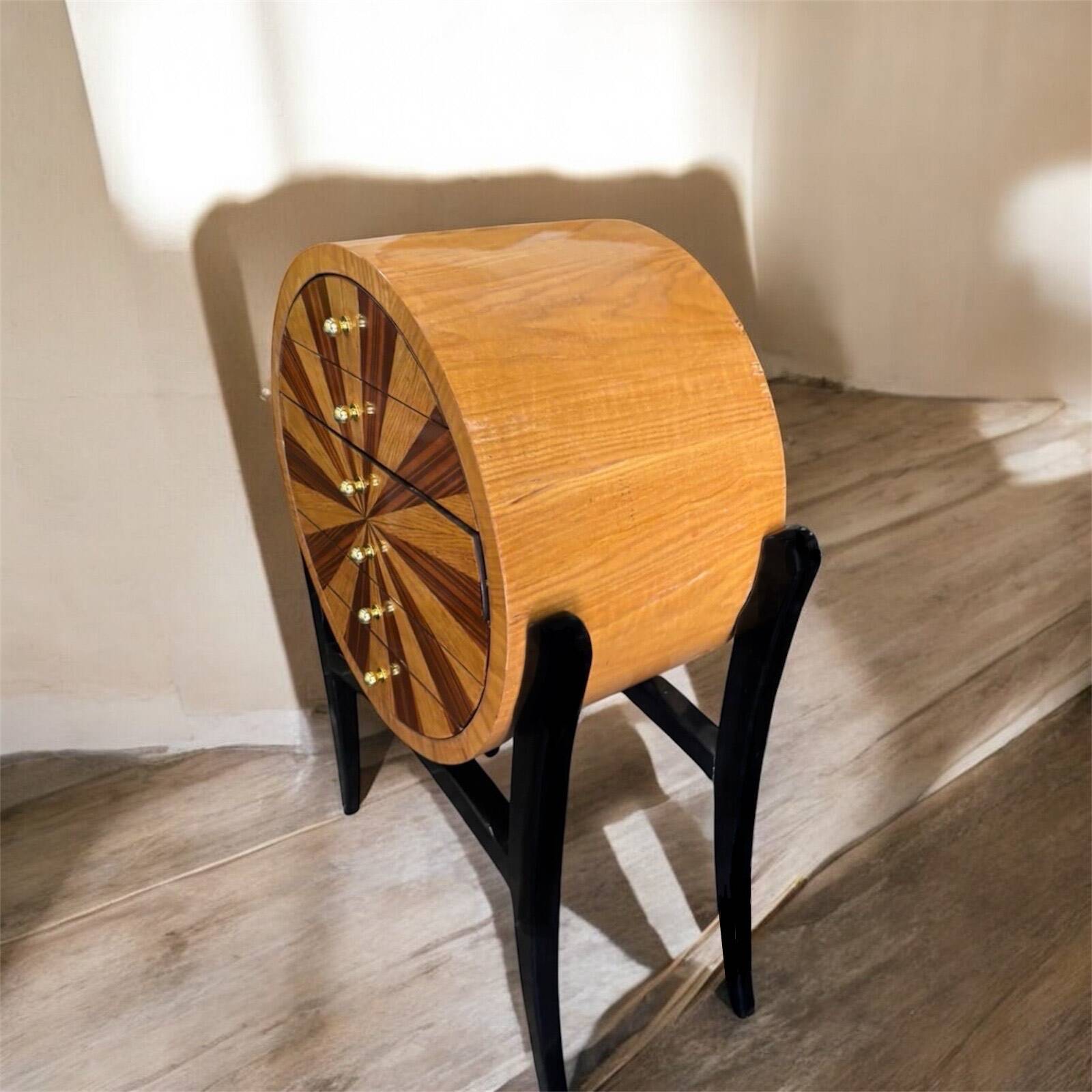 Commode artisanale de style Art déco en palissandre et loupe d’orme