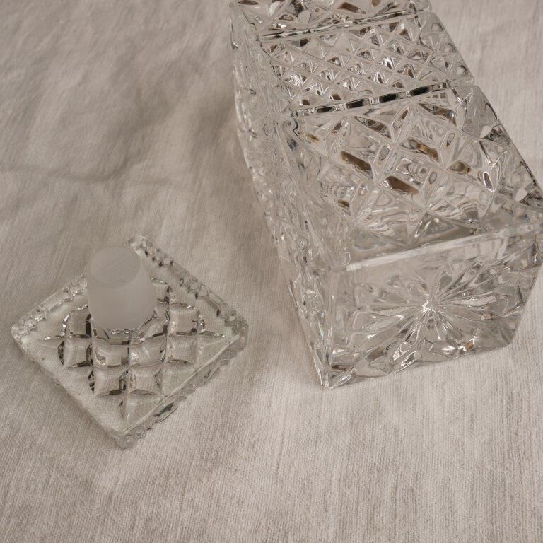 Glass whisky decanter