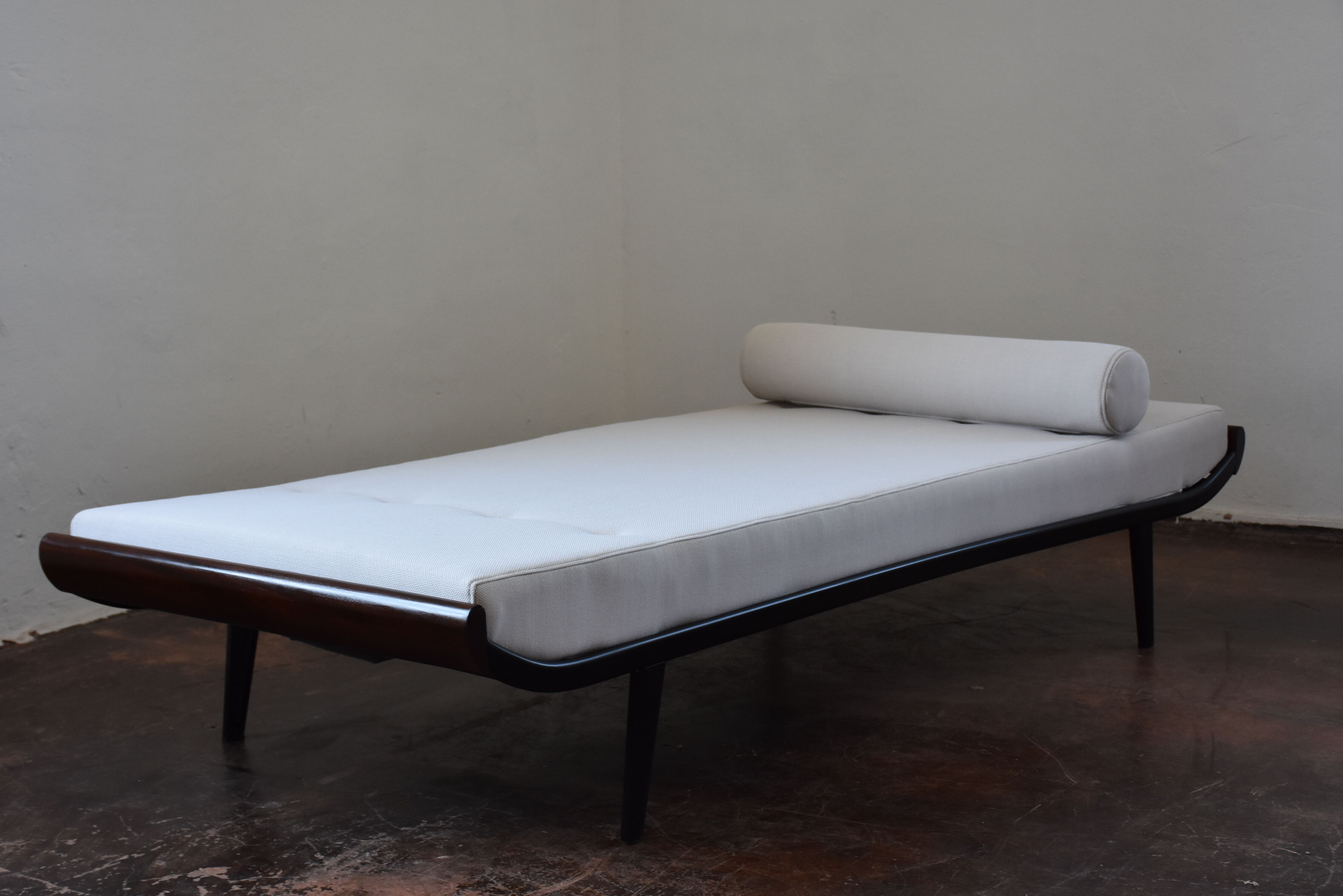 2 Cleopatra Mid Century Design Daybeds