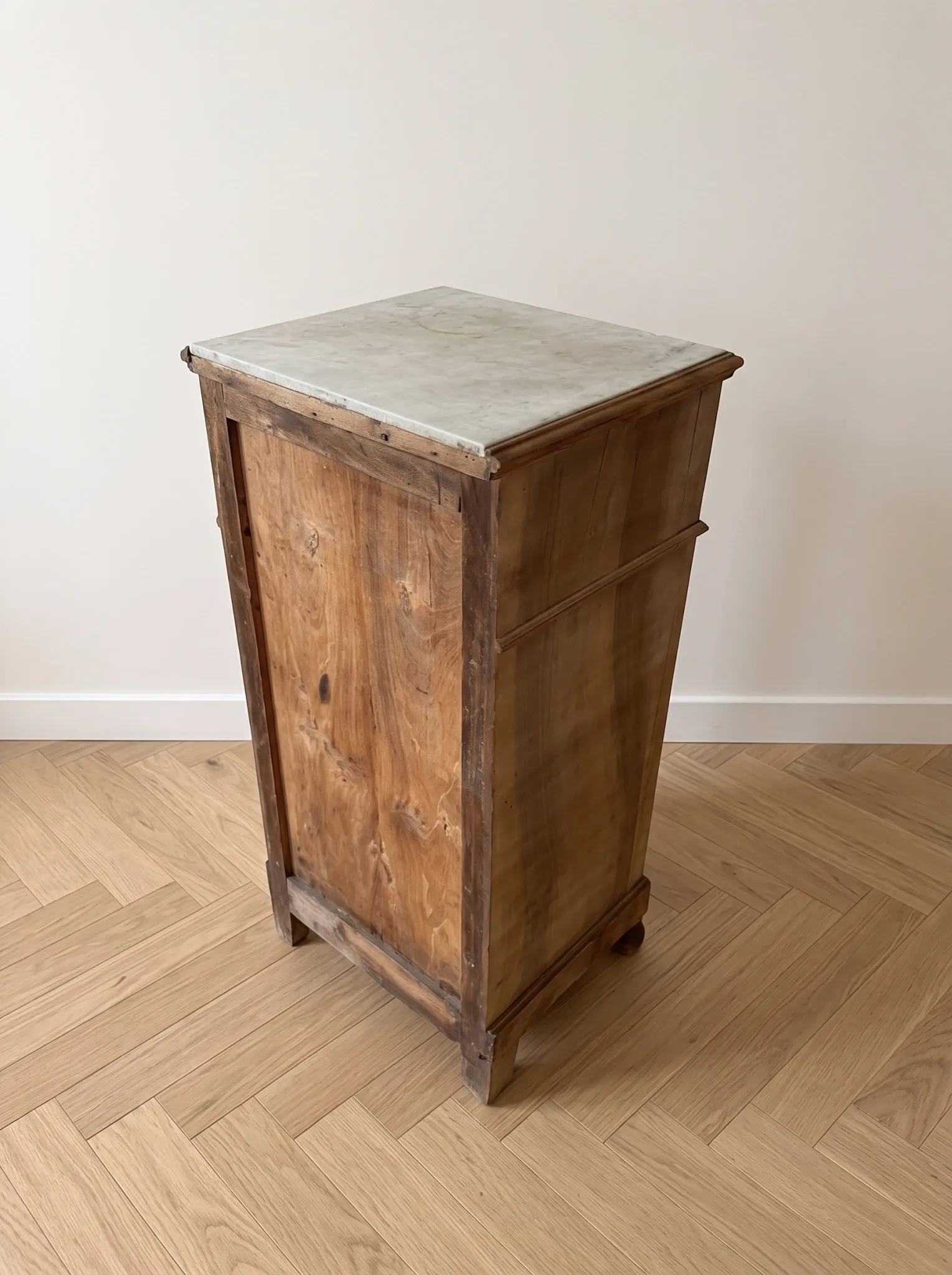 Antique bedside table in solid wood with a marble top.