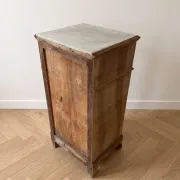 Table de chevet ancienne en bois massif et plateau marbre
