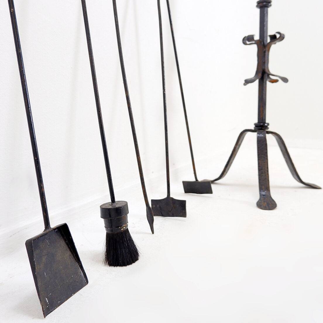 Large Wrought Iron Hammered Fireplace Tool Set: H 127cm