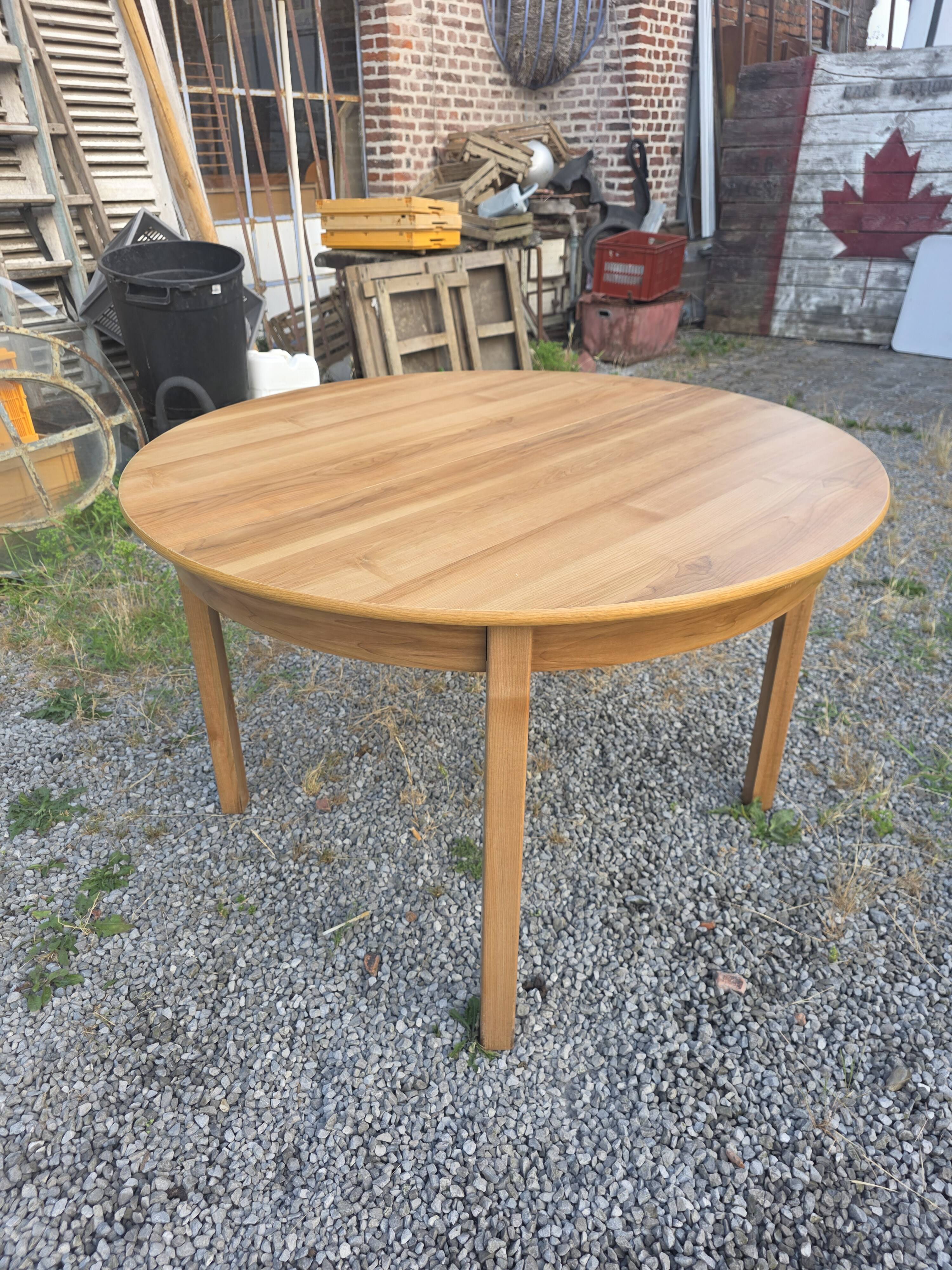 Scandinavian extendable oak table from the 1960s (butterfly extension)