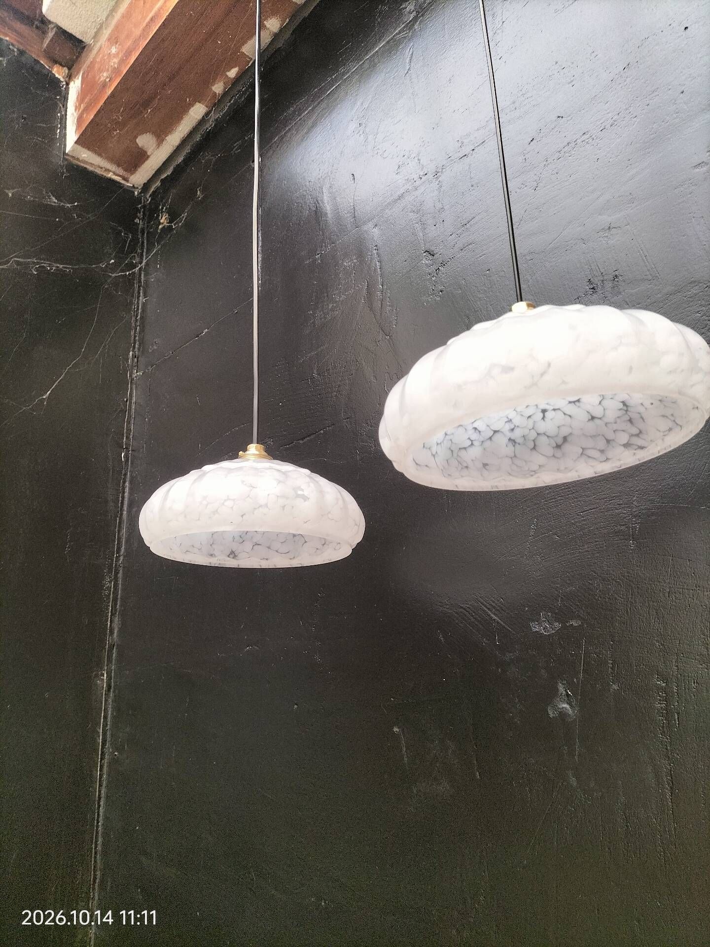 Glass suspensions from Clichy