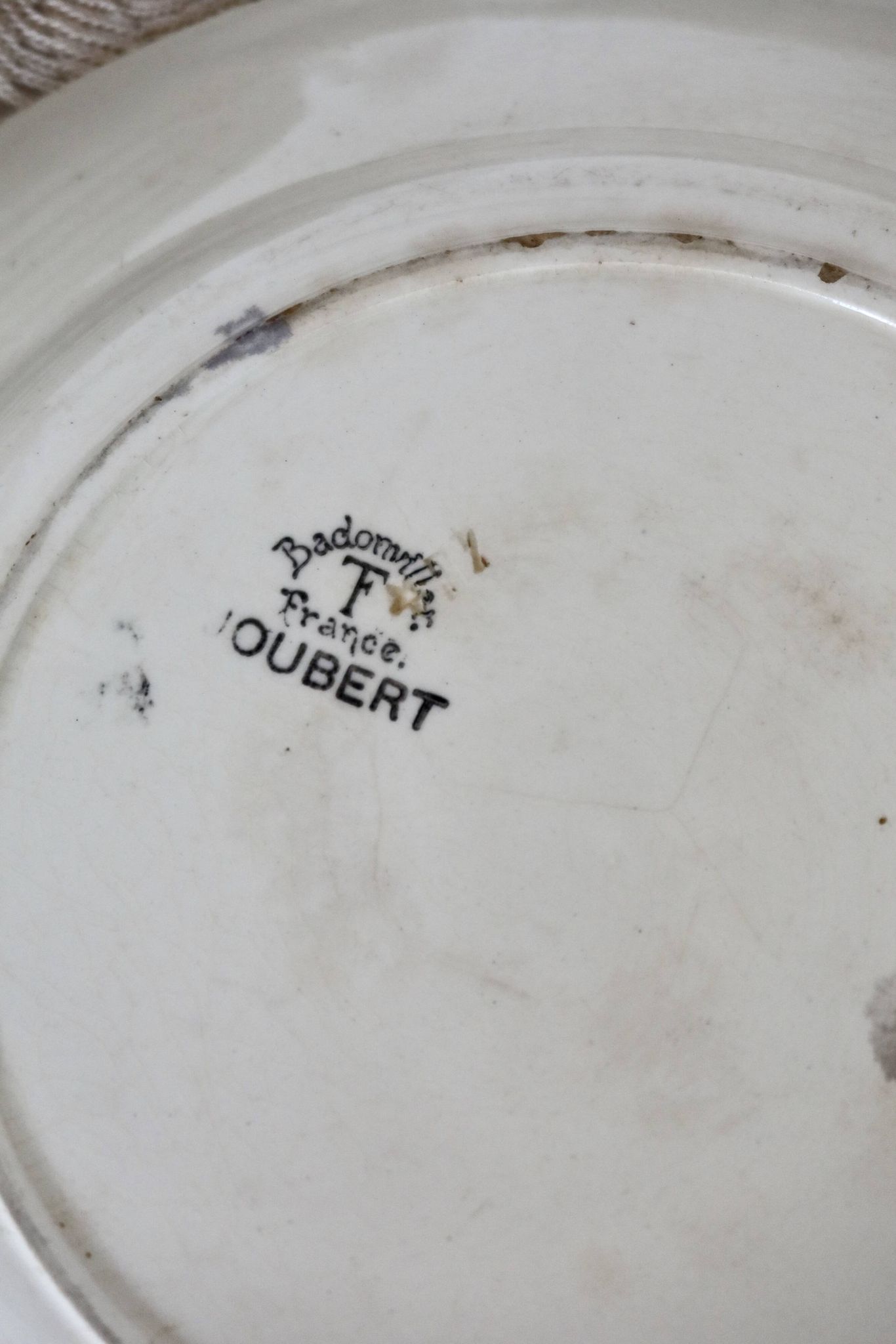 Part of a vintage Bandonviller faience table service, Joubert model, 14 pieces, early 20th century