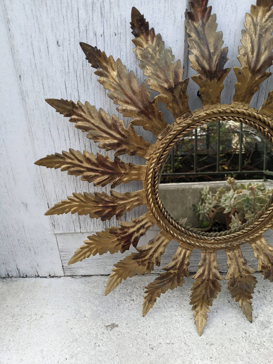 Miroir soleil métal vieilli design années 70