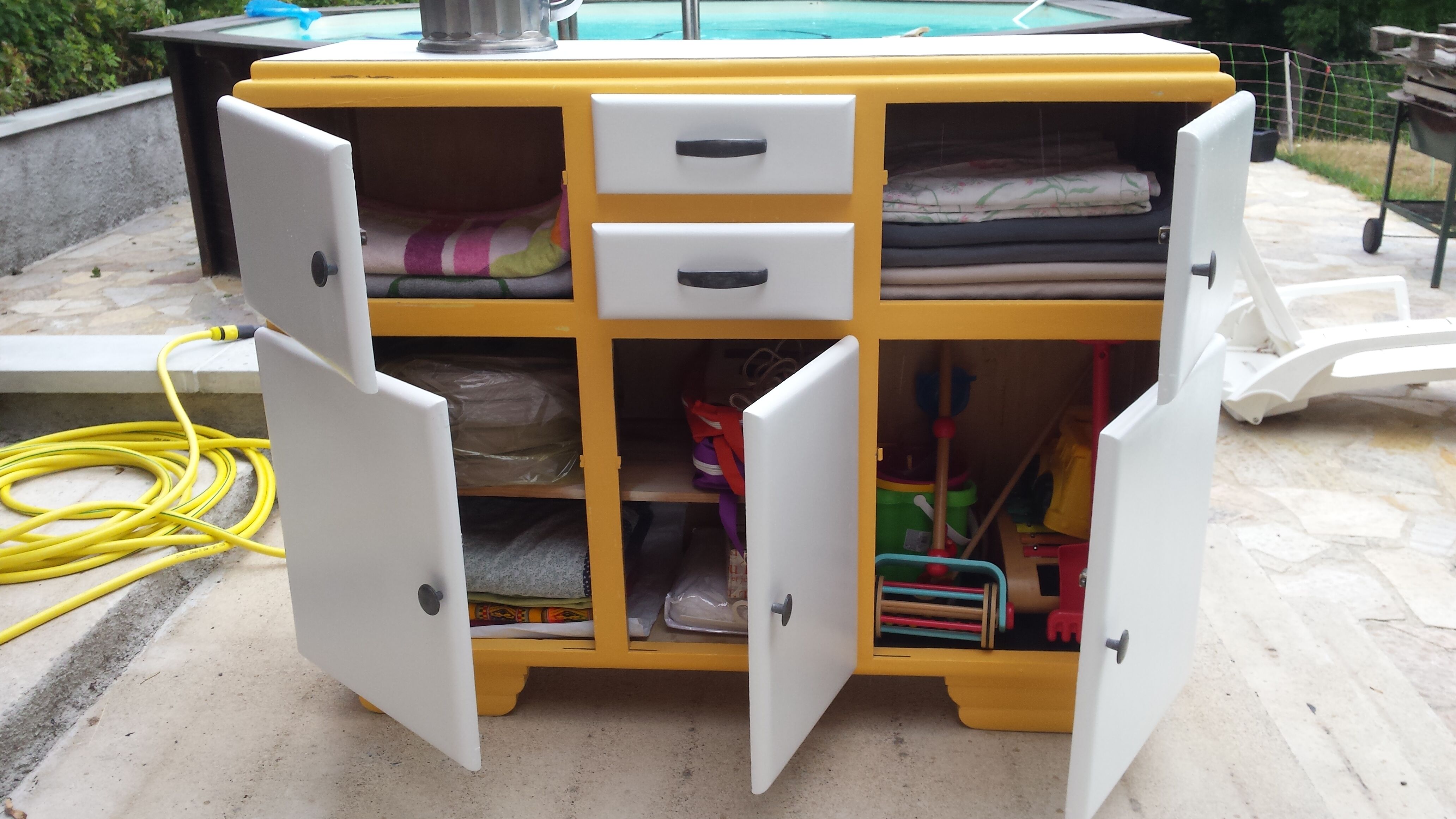 Buffet low yellow and white mado