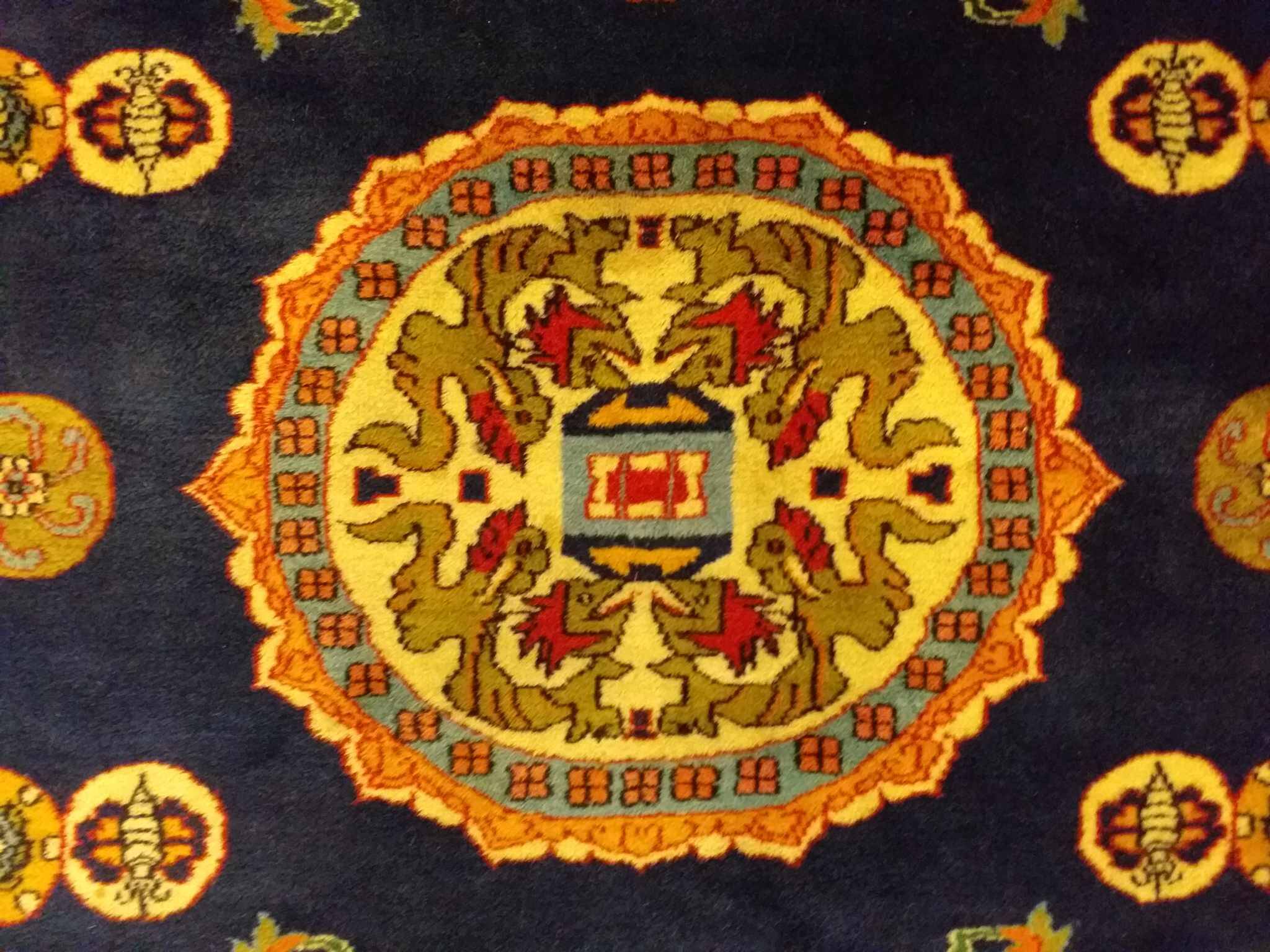 Handmade chinese rug 177x125cm