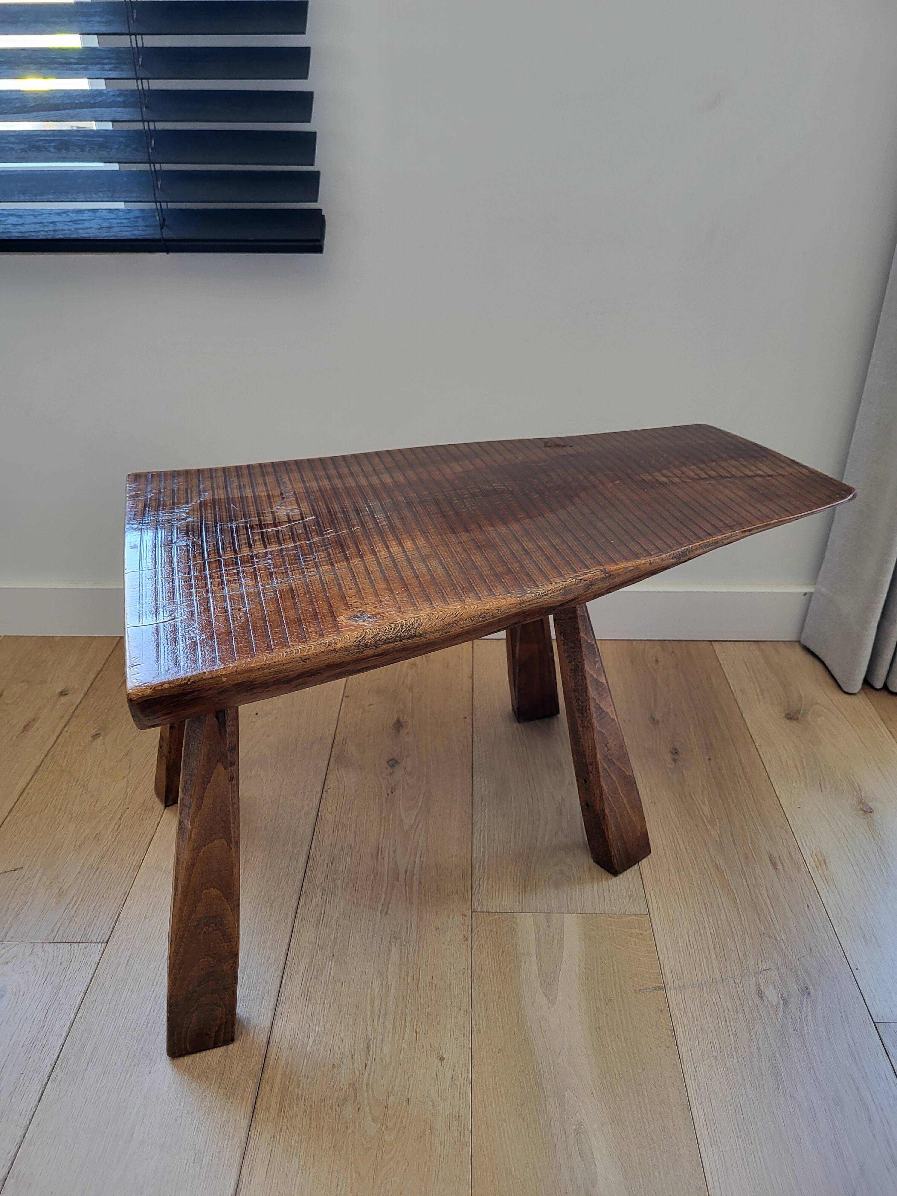Banc ou table d'appoint en bois massif de tronc d'arbre, style brutaliste, 1960