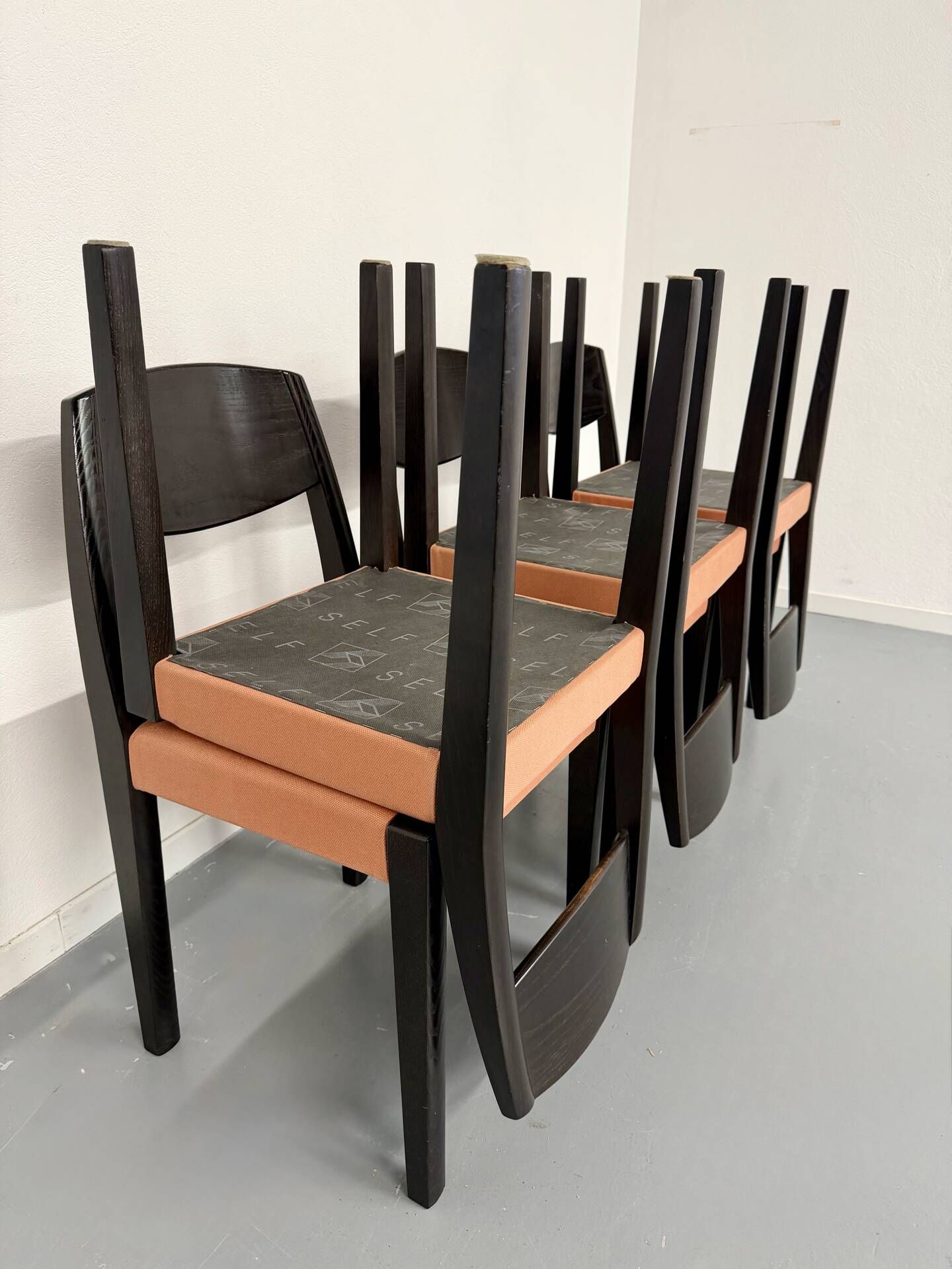 Lot of 6 blackened wooden chairs with French design fabric from the 1970s Self.
