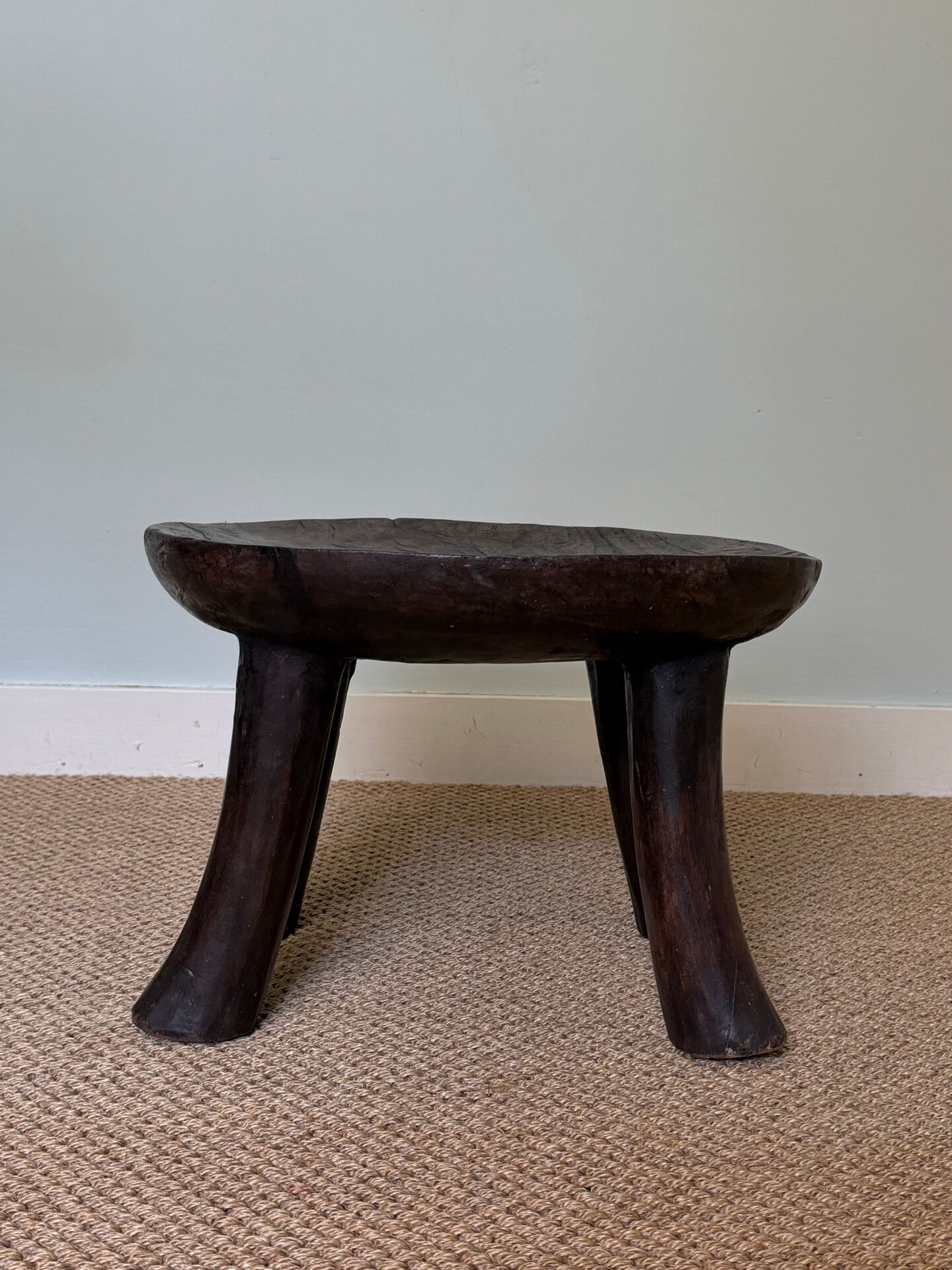 Monoxyle stool in carved wood – Ivory Coast