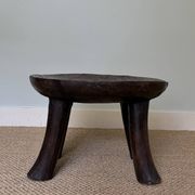 Monoxyle stool in carved wood – Ivory Coast