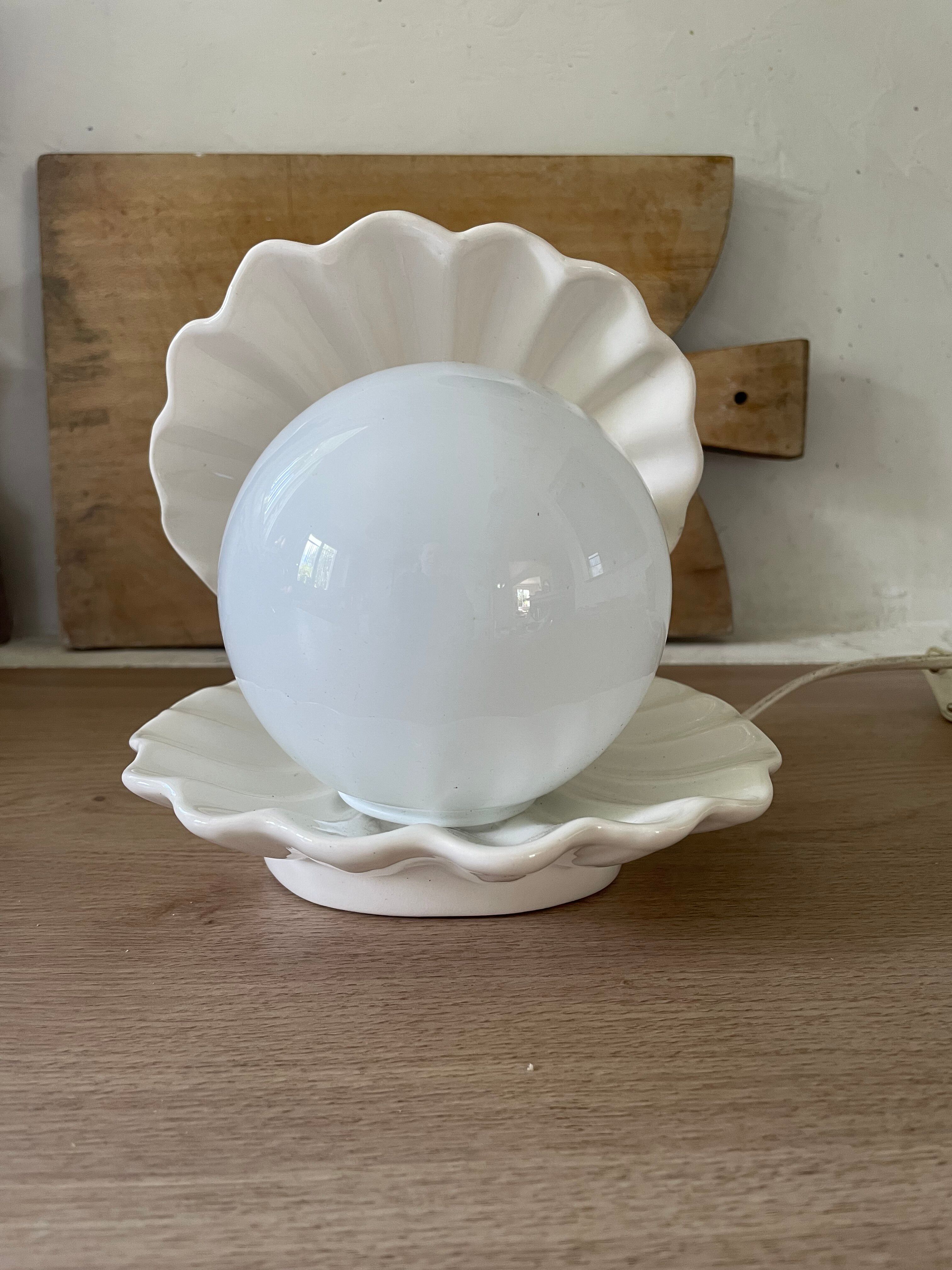 Vintage shell night light, ceramic and opaline.