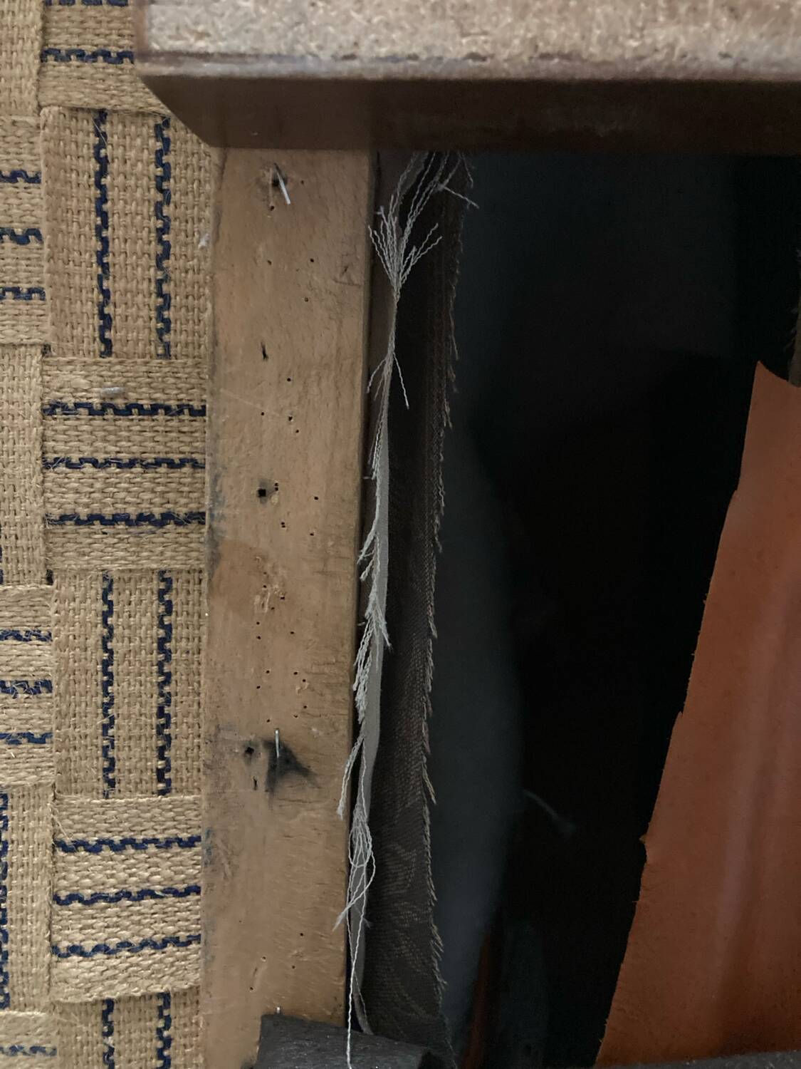 Paire de fauteuils Art Déco en cuir. Années 40.