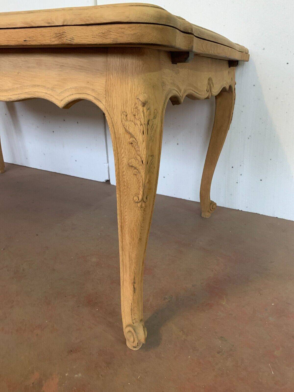 Regency style dining table in veneer and solid oak 20th century