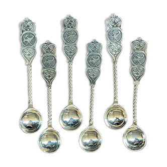 Teaspoons in their original box.
