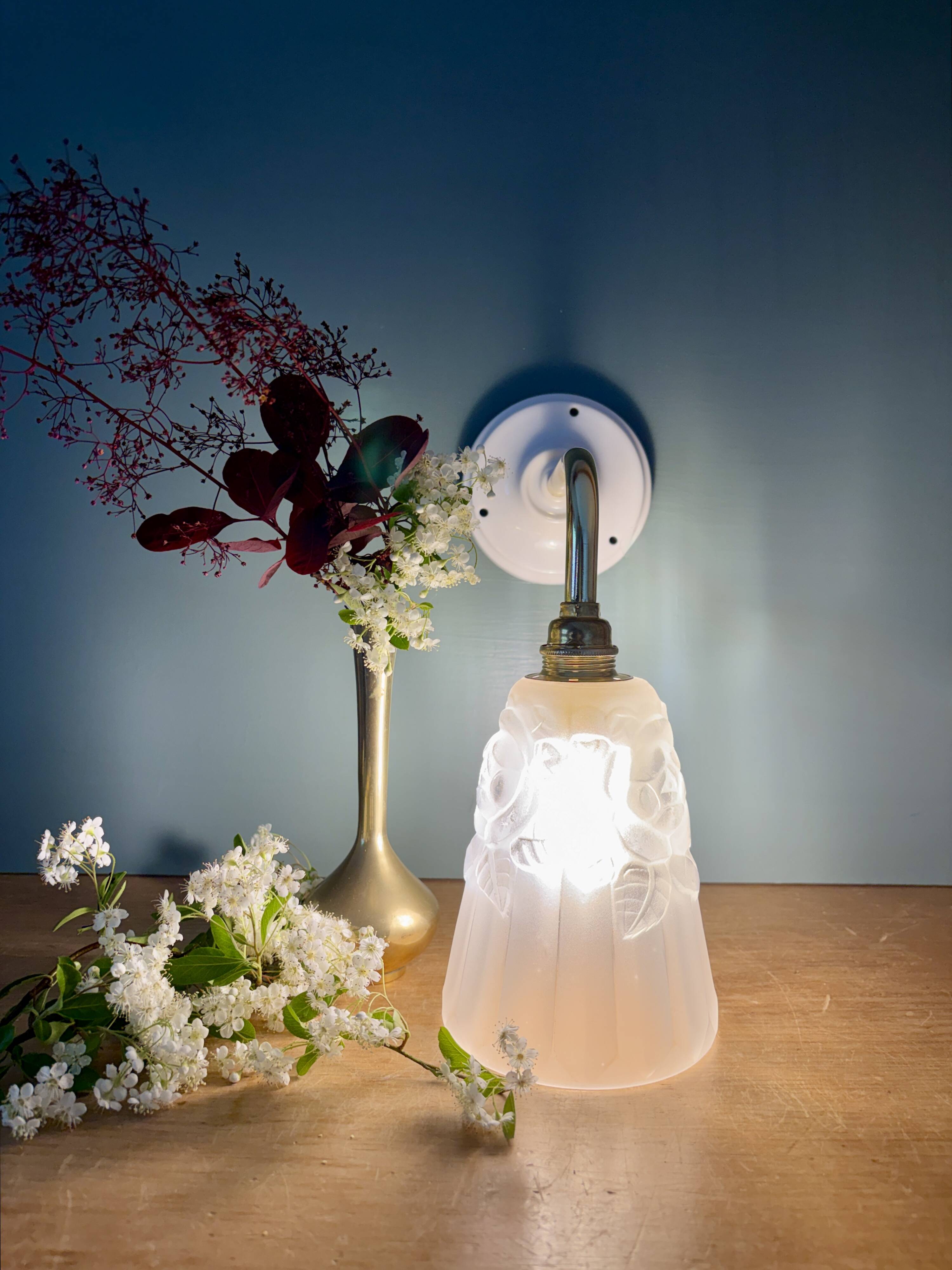 Vintage Art Deco curved tulip wall light - Degué