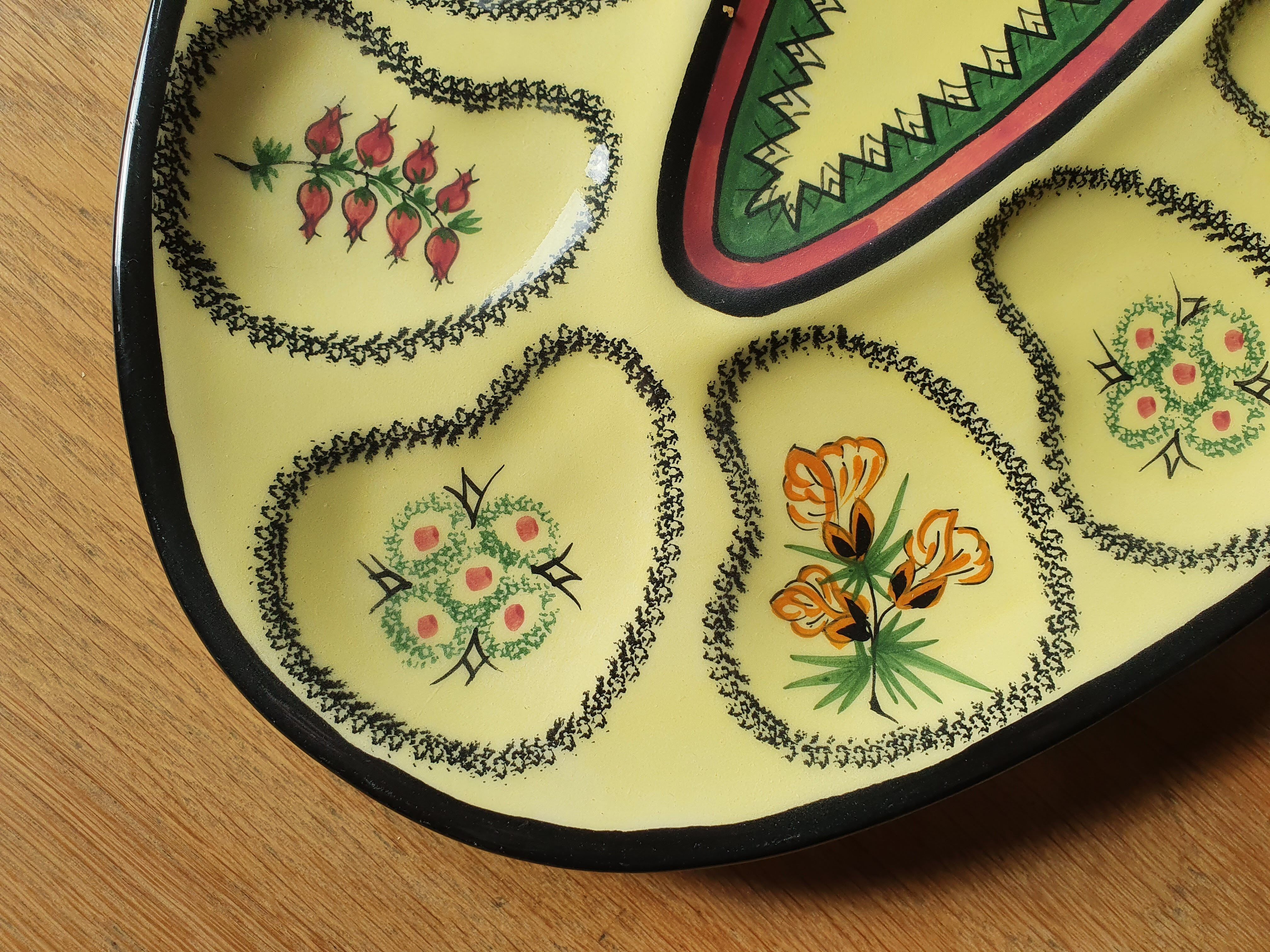 Service with oysters and shellfish in Quimper earthenware