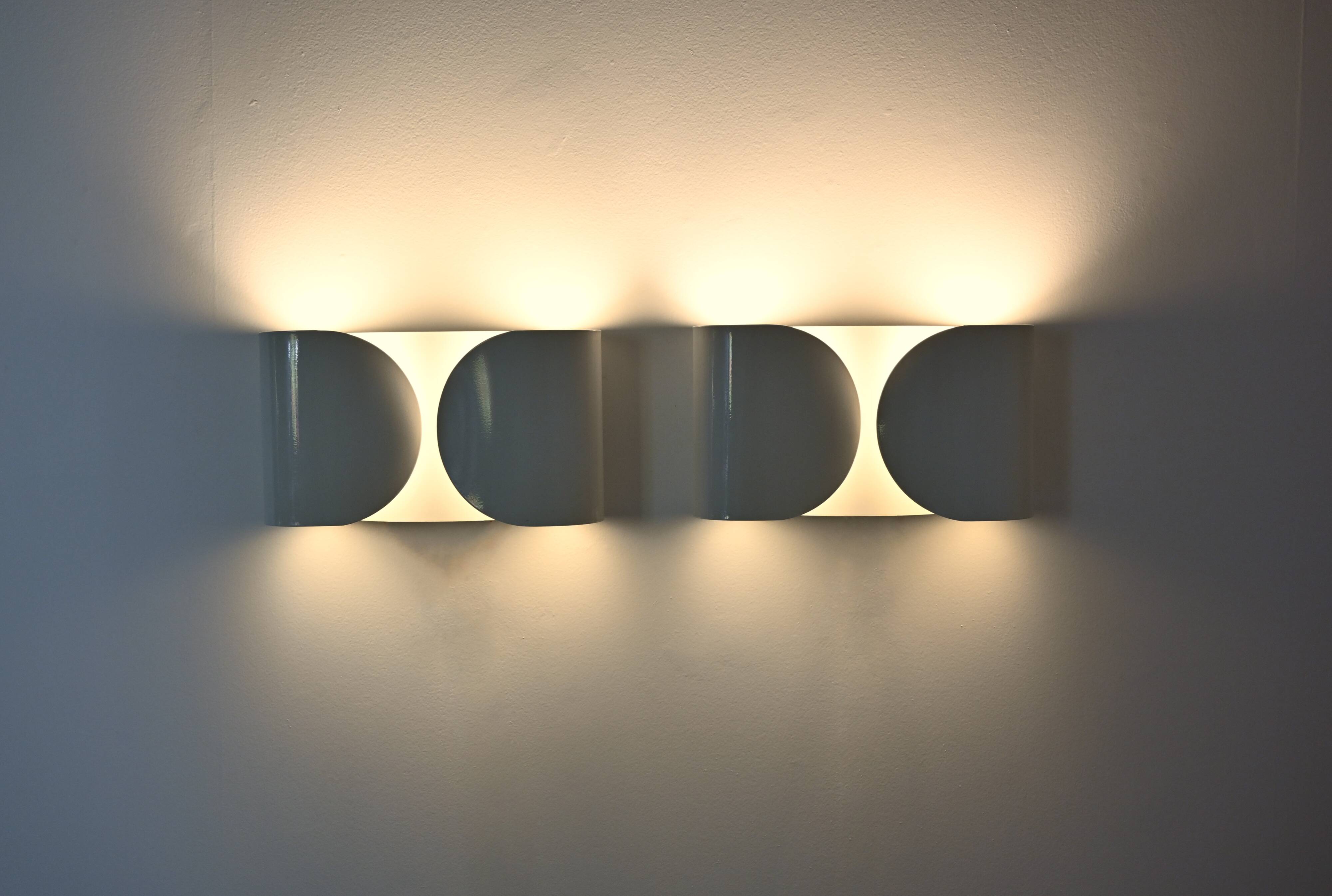 White "Foglio" wall lights by Tobia & Afra Scarpa for Flos, 1960s.