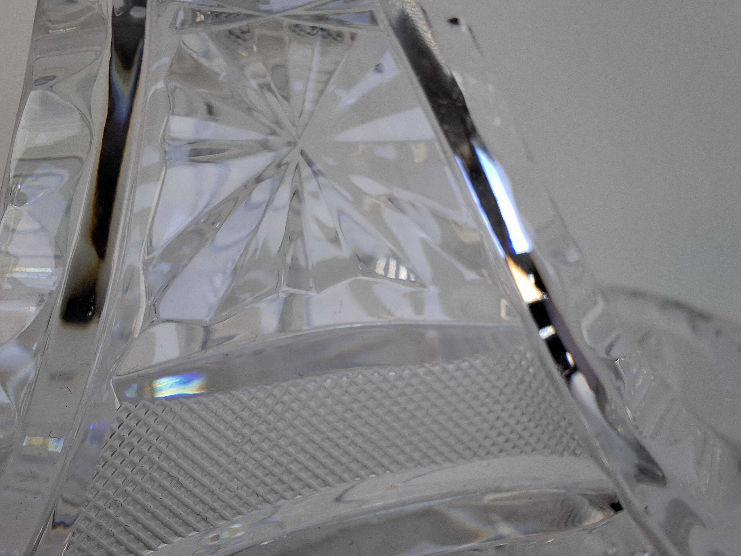 Panier en cristal taillé tchécoslovaque du milieu du XXe siècle